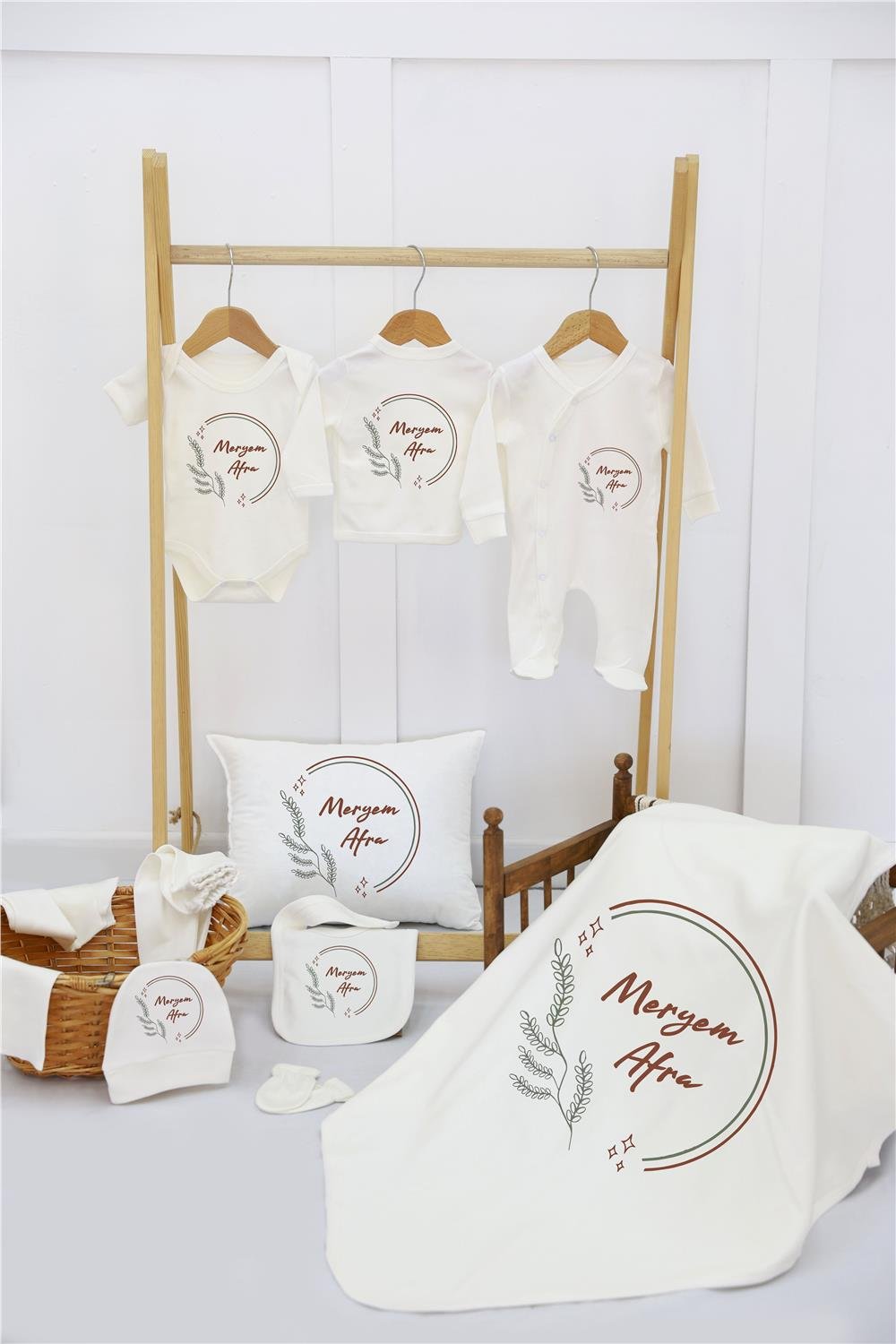 Gökkuşağı Desenli 11'li İsimli Organik Hastane Çıkış Seti