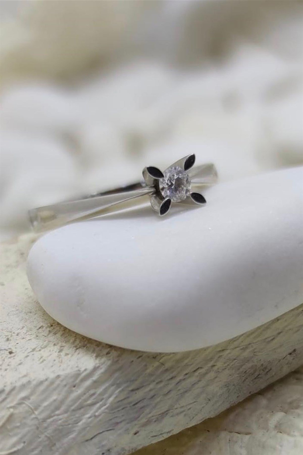  PIRLANTA TEKTAŞ YÜZÜK 0,12 CT - AK978