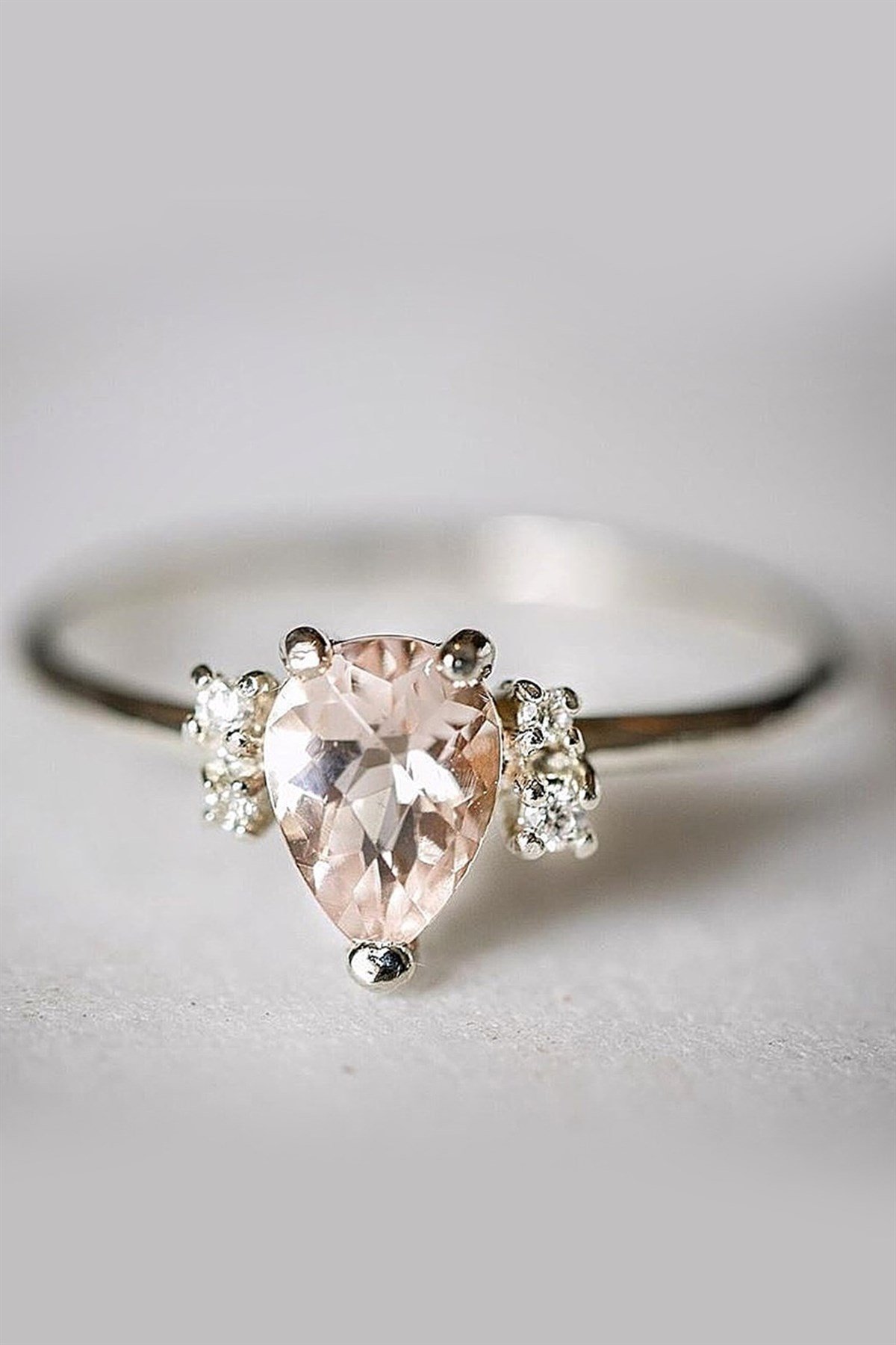 NORVEÇ EVLİLİK TEKLİF YÜZÜĞÜ  PEMBE KUVARS ORTA TAS YAN TAŞLARI PIRLANTA TEKTAŞ YÜZÜK - AK633