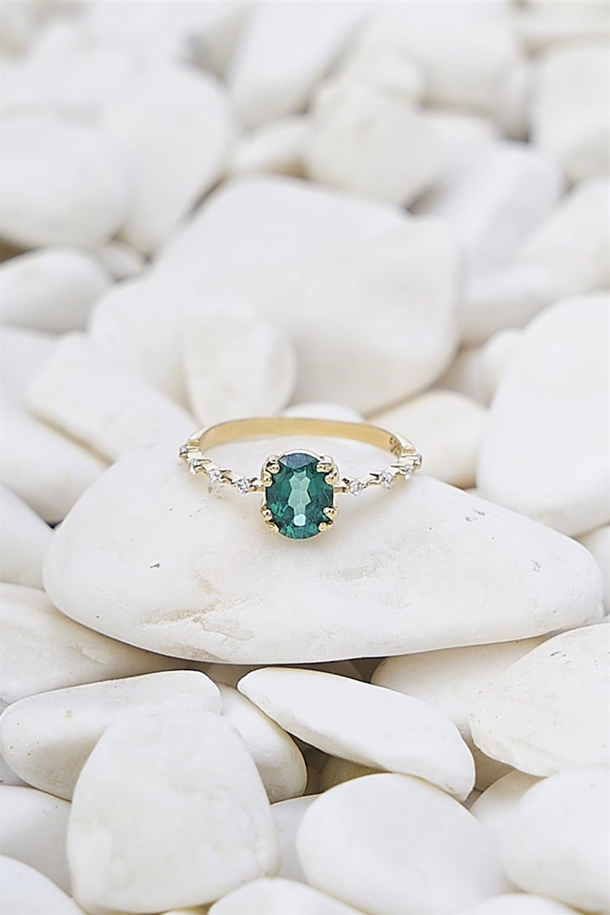 OSLO GREEN TOPAZ ORTA TAS YAN TAŞLARI PIRLANTA TEKTAŞ YÜZÜK - AK603