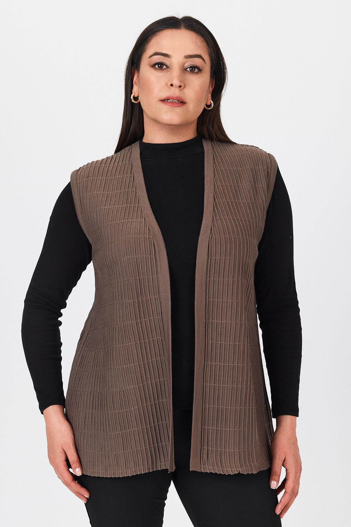 Kadın Kahverengi Fitilli İşlemeli V Yaka Mevsimlik Triko Anne Yazlık YelekVest