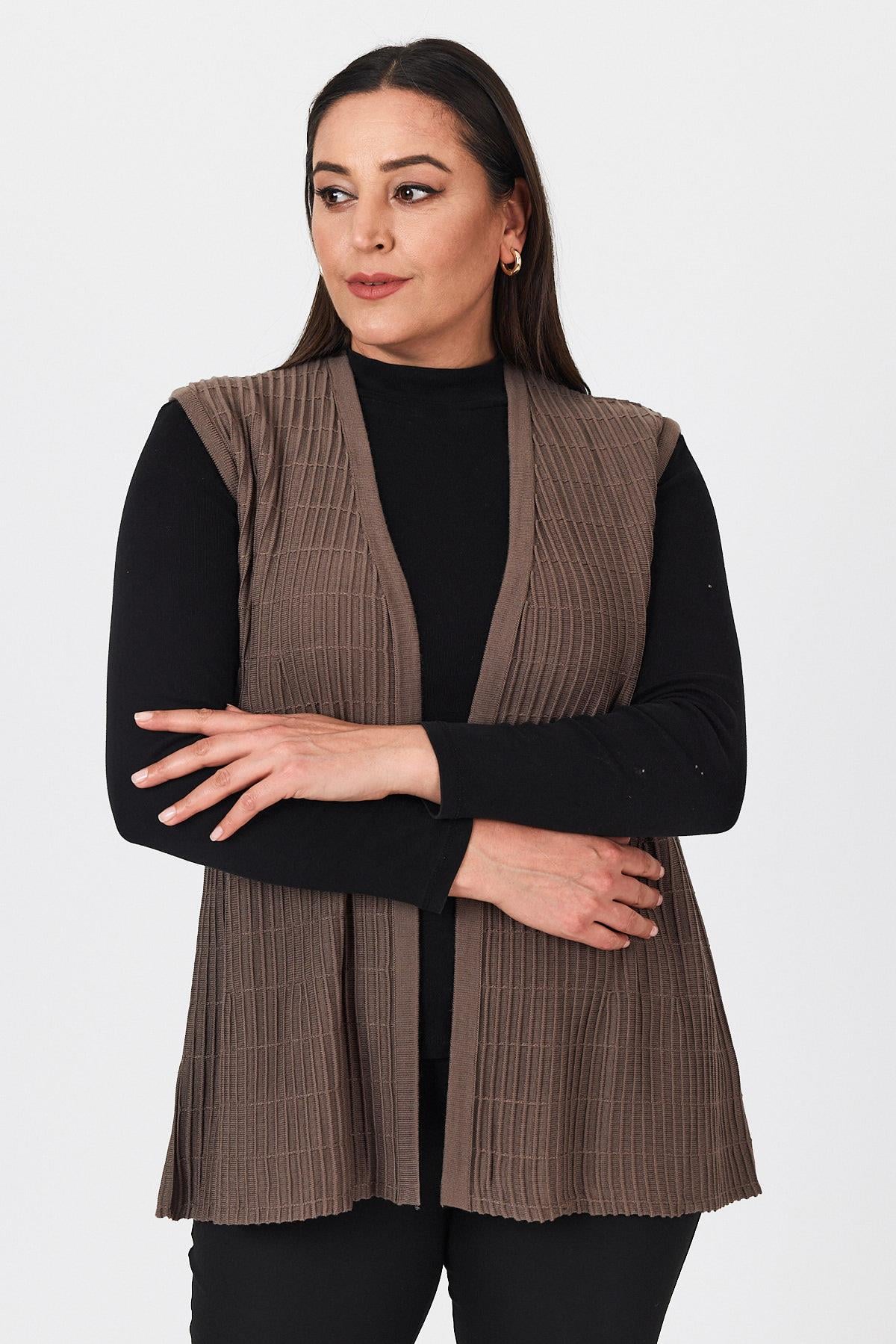 Kadın Kahverengi Fitilli İşlemeli V Yaka Mevsimlik Triko Anne Yazlık YelekVest