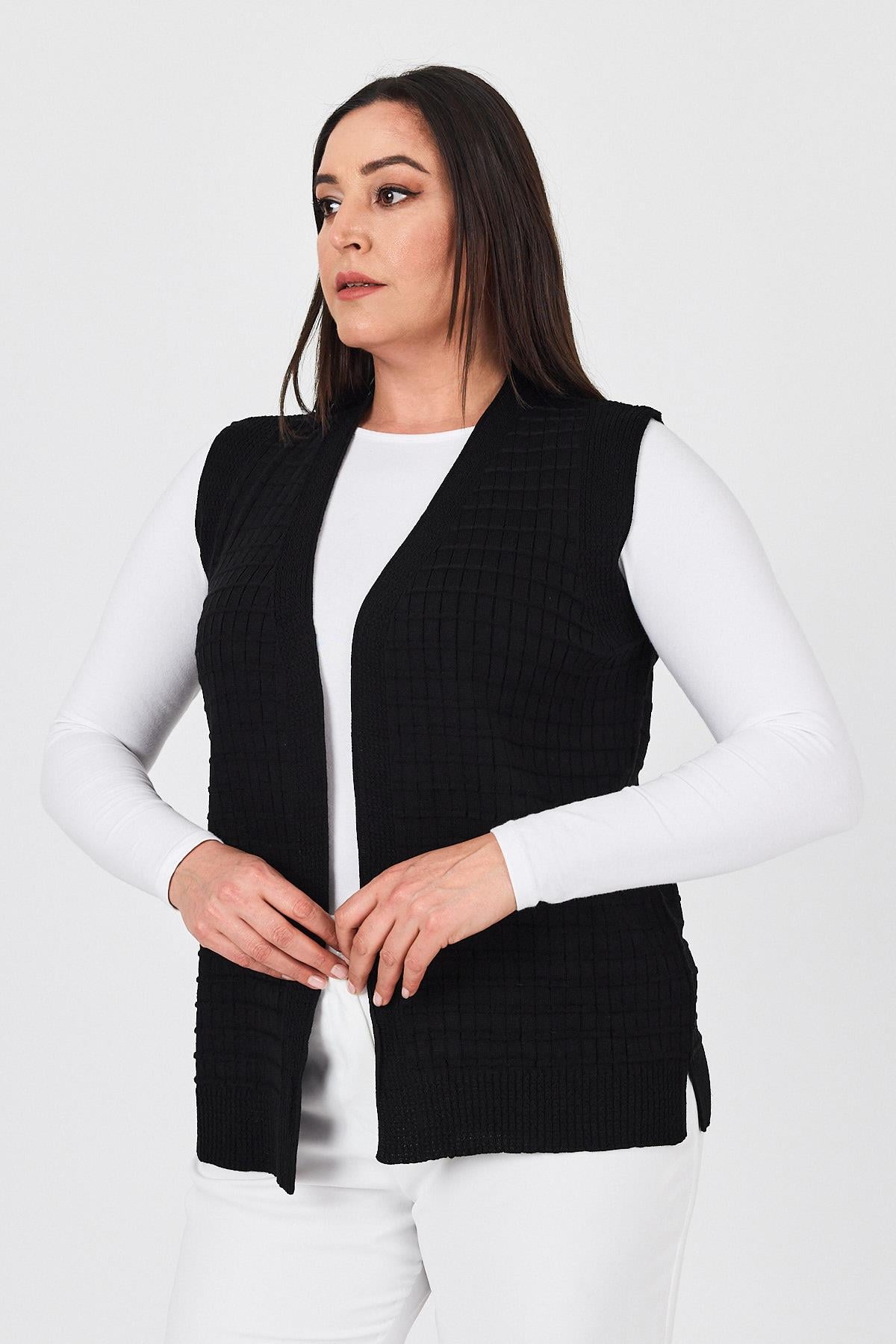 Kadın Siyah Kare Desenli V Yaka Mevsimlik Triko Yazlık Anne YelekVest