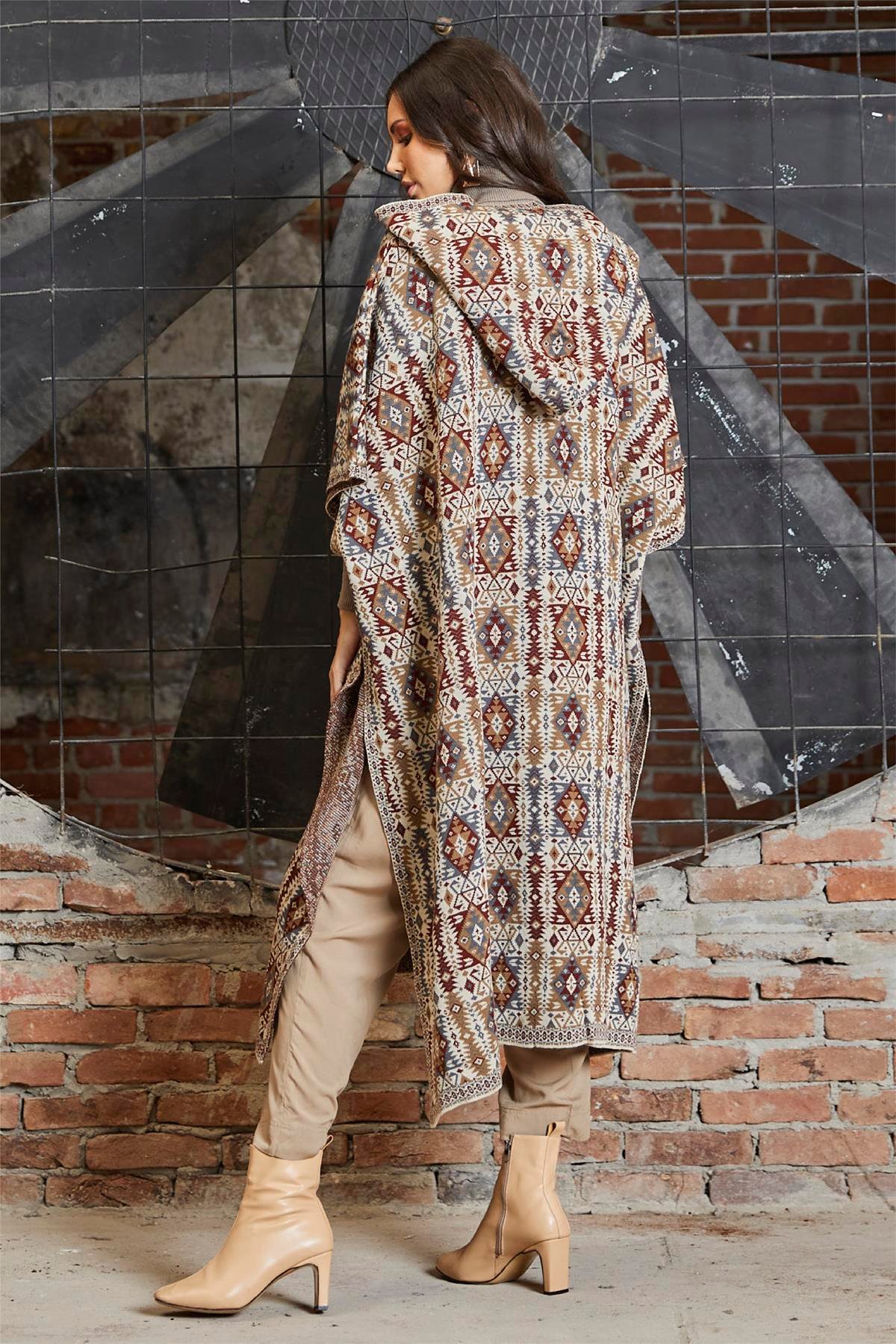 Taş Kilim Desenli Kapüşonlu Triko Kadın Panço