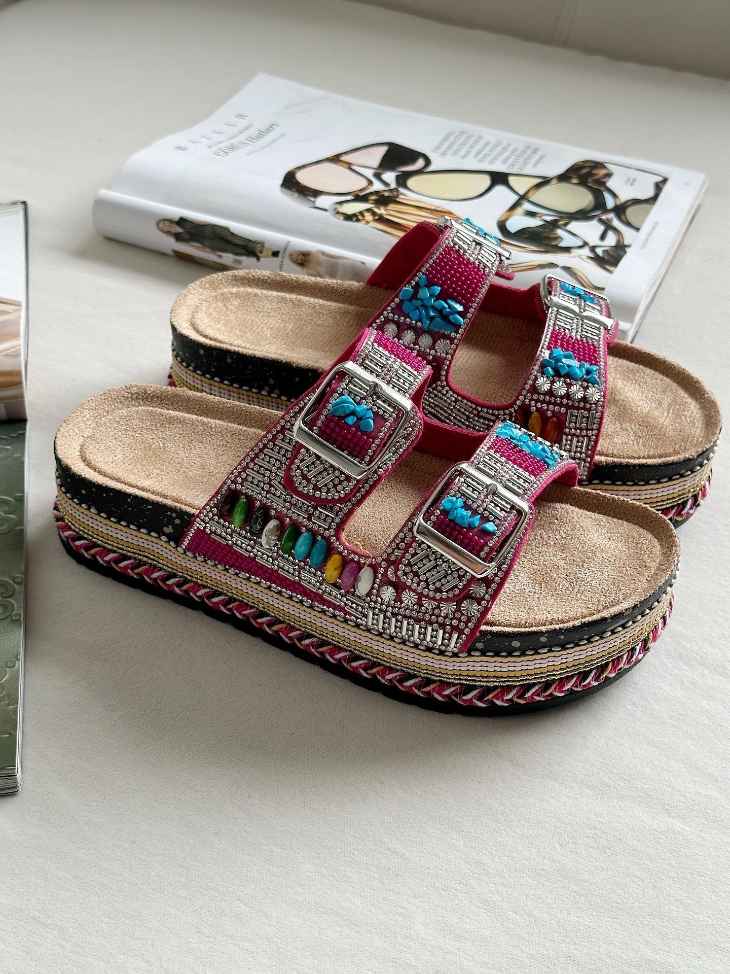 ZUUMTerlikSeyla Özel Tasarım Taşlı Etnik Stil Tokalı Kadın Terlik - Fuşya