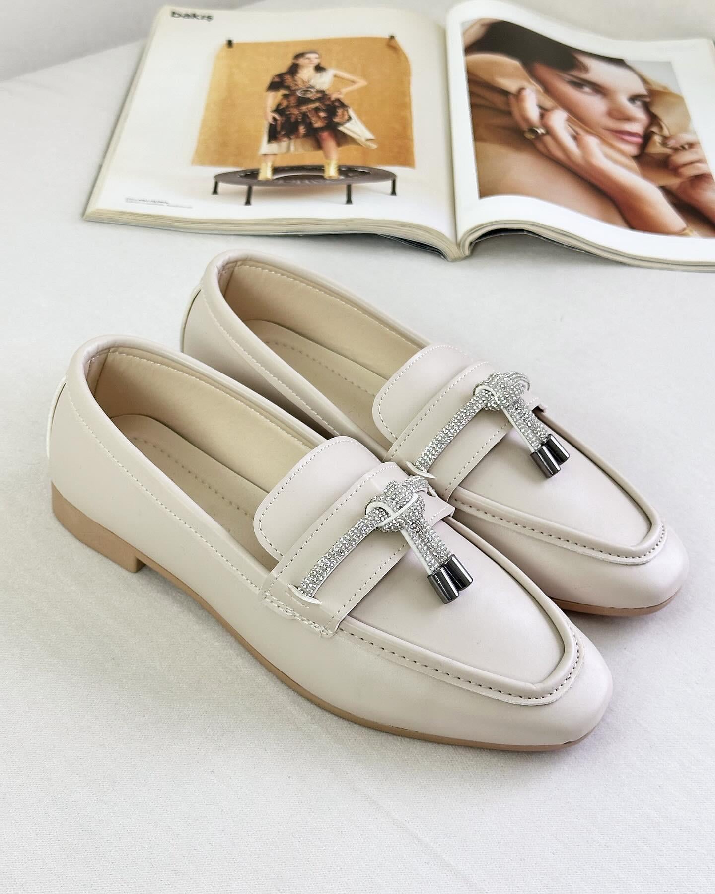 ZUUMMAKOSEN & OXFORDZez Taş Aksesuarlı Günlük Kadın Loafer Ayakkabı - Bej Cilt