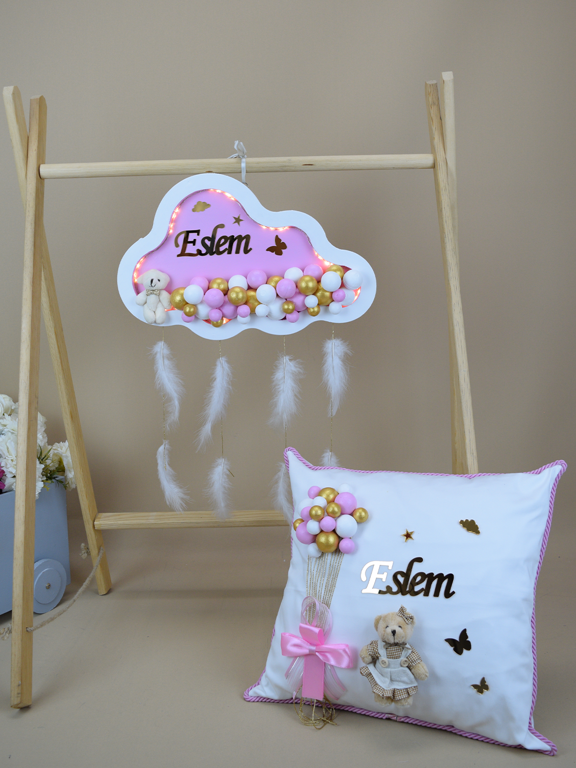 Ana Kuzusu İsme Özel 40 cm Ahşap Bulut Kapı süsü  Pleksi Yastık Seti 02KSY14