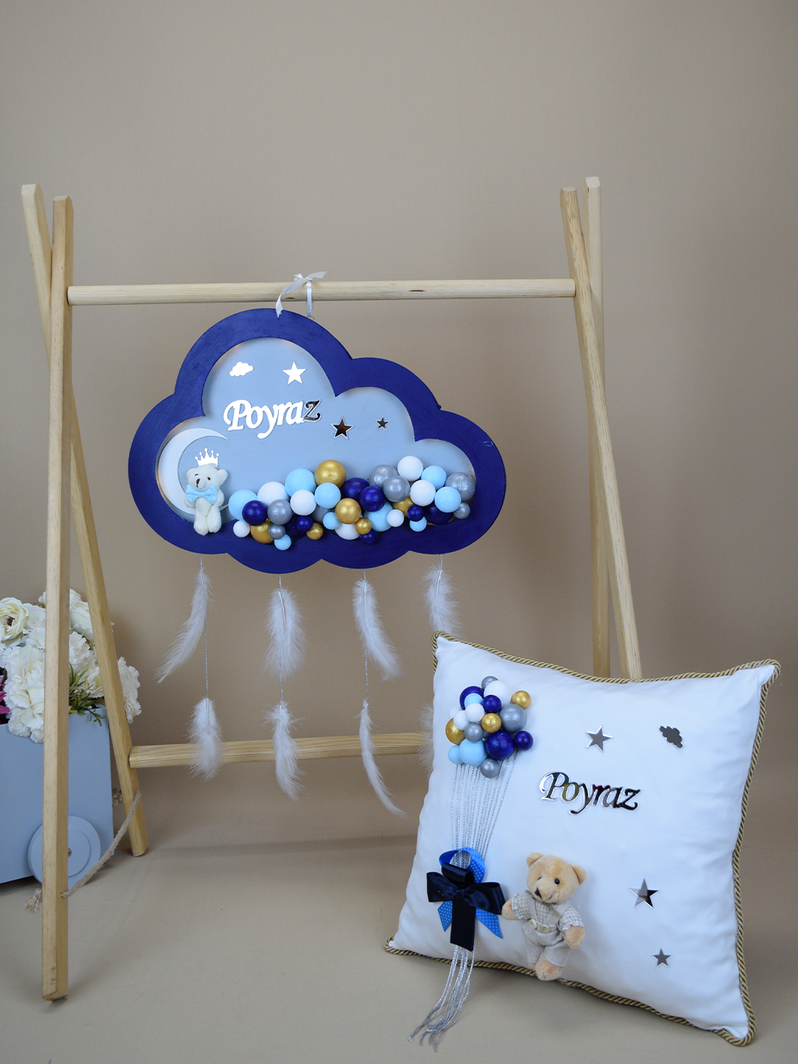 Ana Kuzusu İsme Özel 45 cm Ahşap Bulut Kapı süsü  Pleksi Yastık Seti 02KSY36