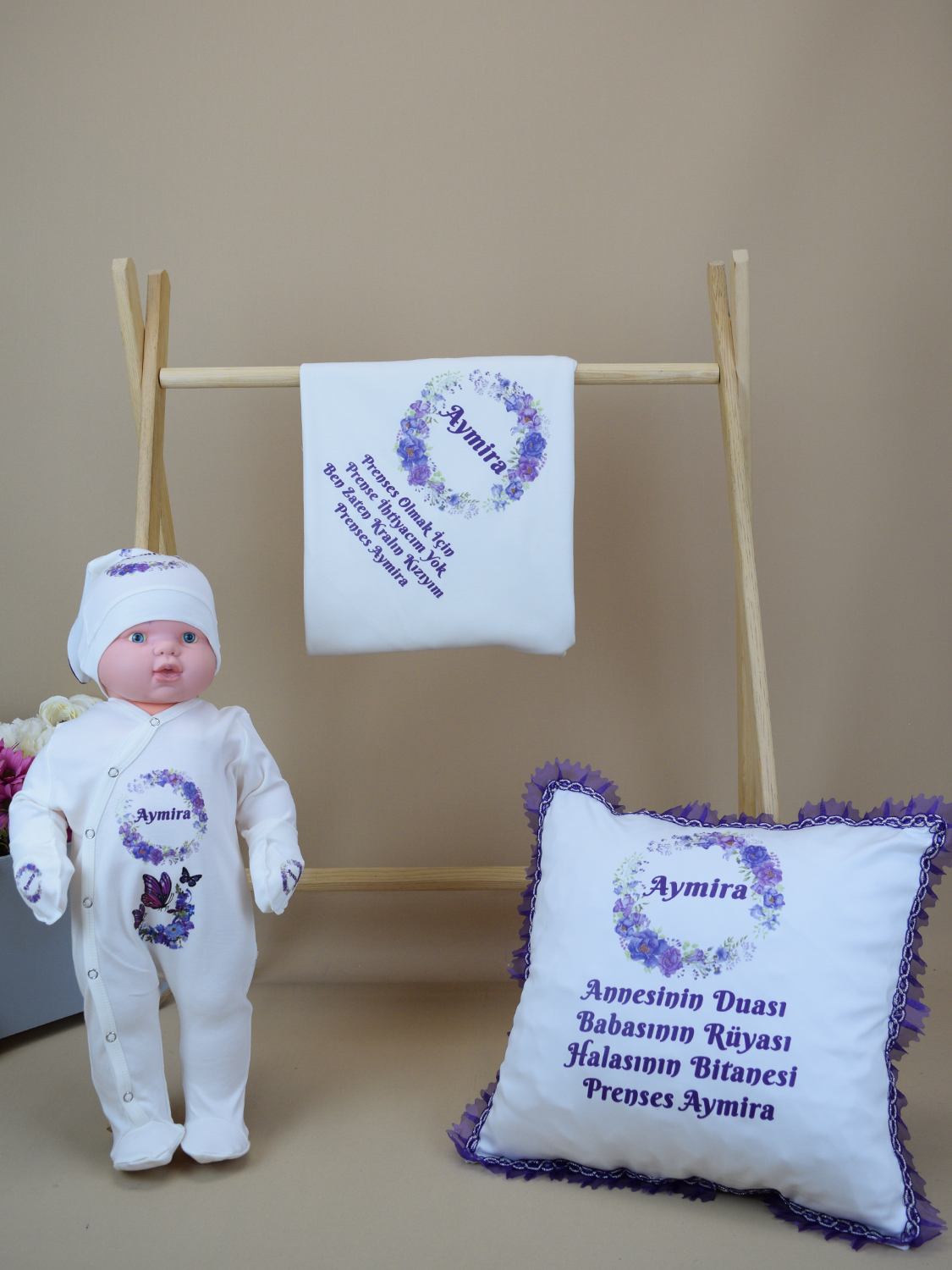 Ana Kuzusu İsme Özel Baskı Mini Set Çiçek Desen Tulum Yastık battaniye Tavşan Set 5SÇB06