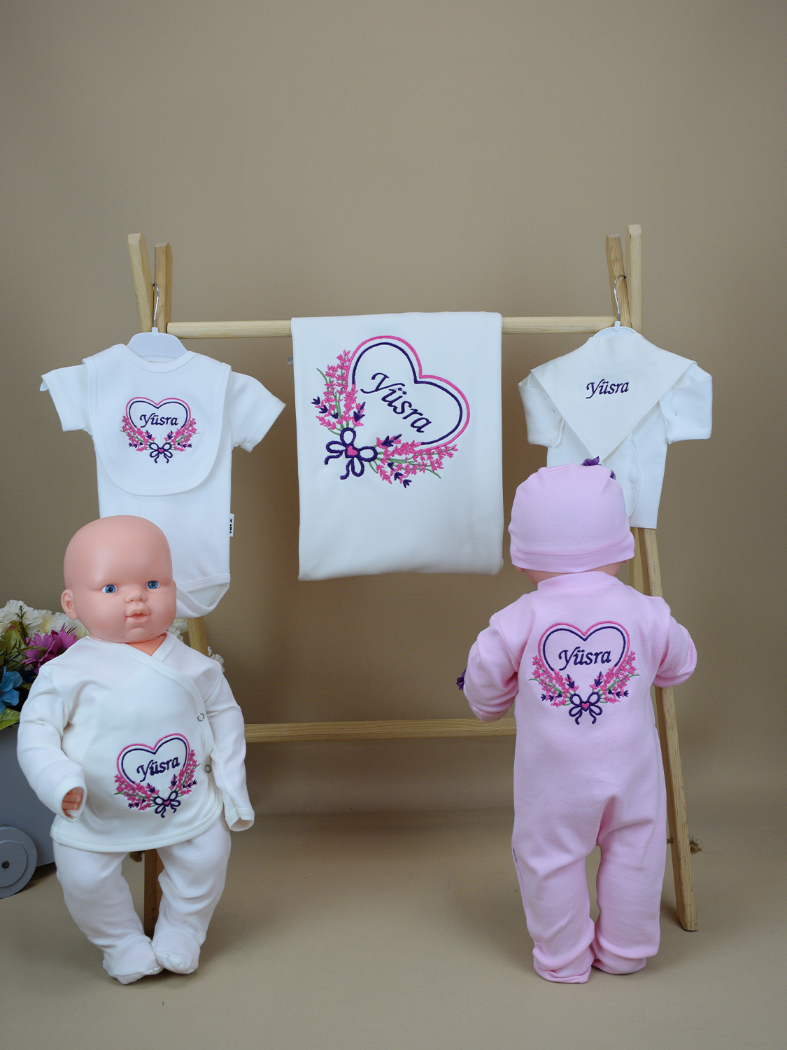 Ana Kuzusu İsme Özel Nakış Hastane Çıkışı İsim Kalp Çiçek Desen  10SÇKD24