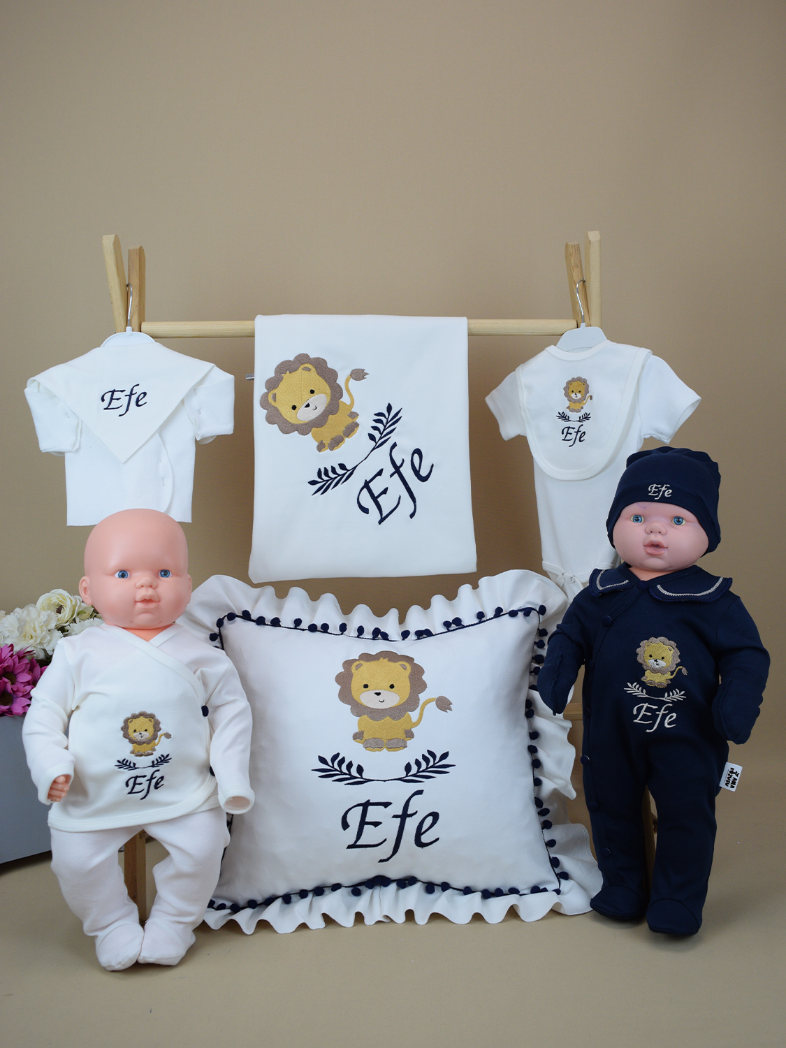 Ana Kuzusu İsme Özel Nakış Hastane Çıkışı Battaniye Aslan Desen  Fırfırlı Yastık Yakalı Set11ASLÇ29