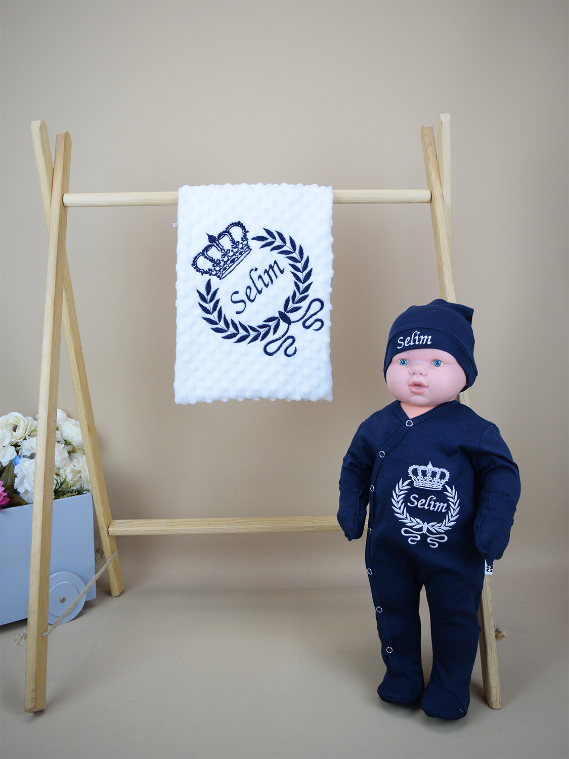 Ana Kuzusu İsme Özel Nakış Mini Set Kral Tacı Desen Tulum Nohut  Battaniye  Set 4SKTD052