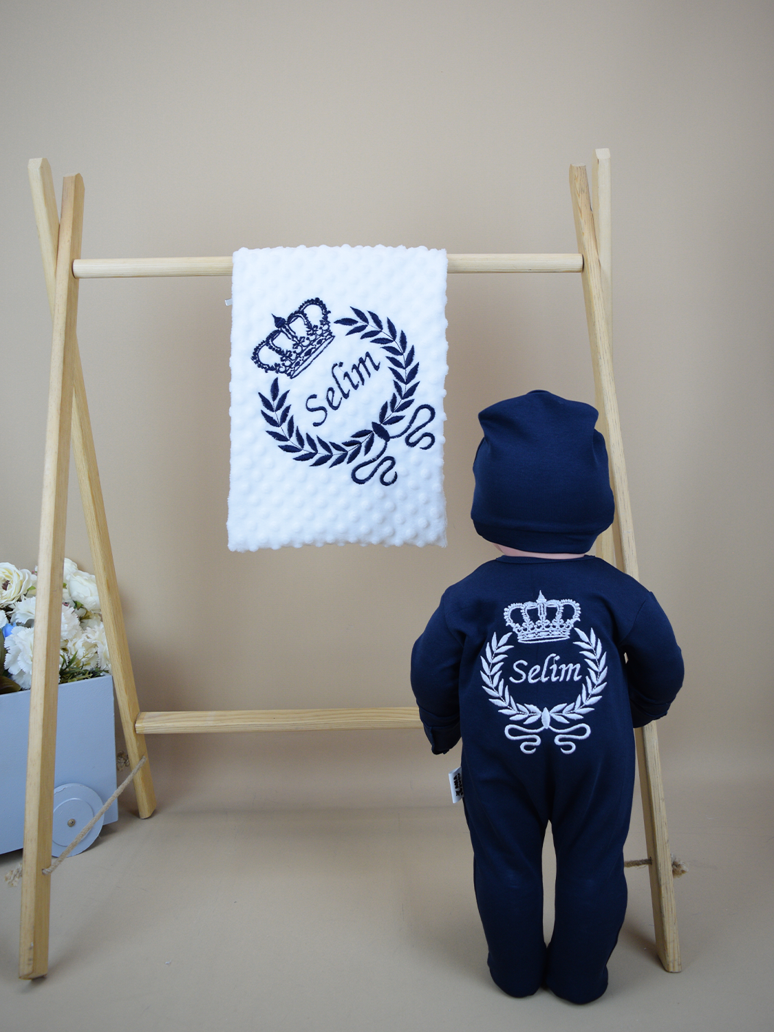 Ana Kuzusu İsme Özel Nakış Mini Set Kral Tacı Desen Tulum Nohut  Battaniye  Set 4SKTD052