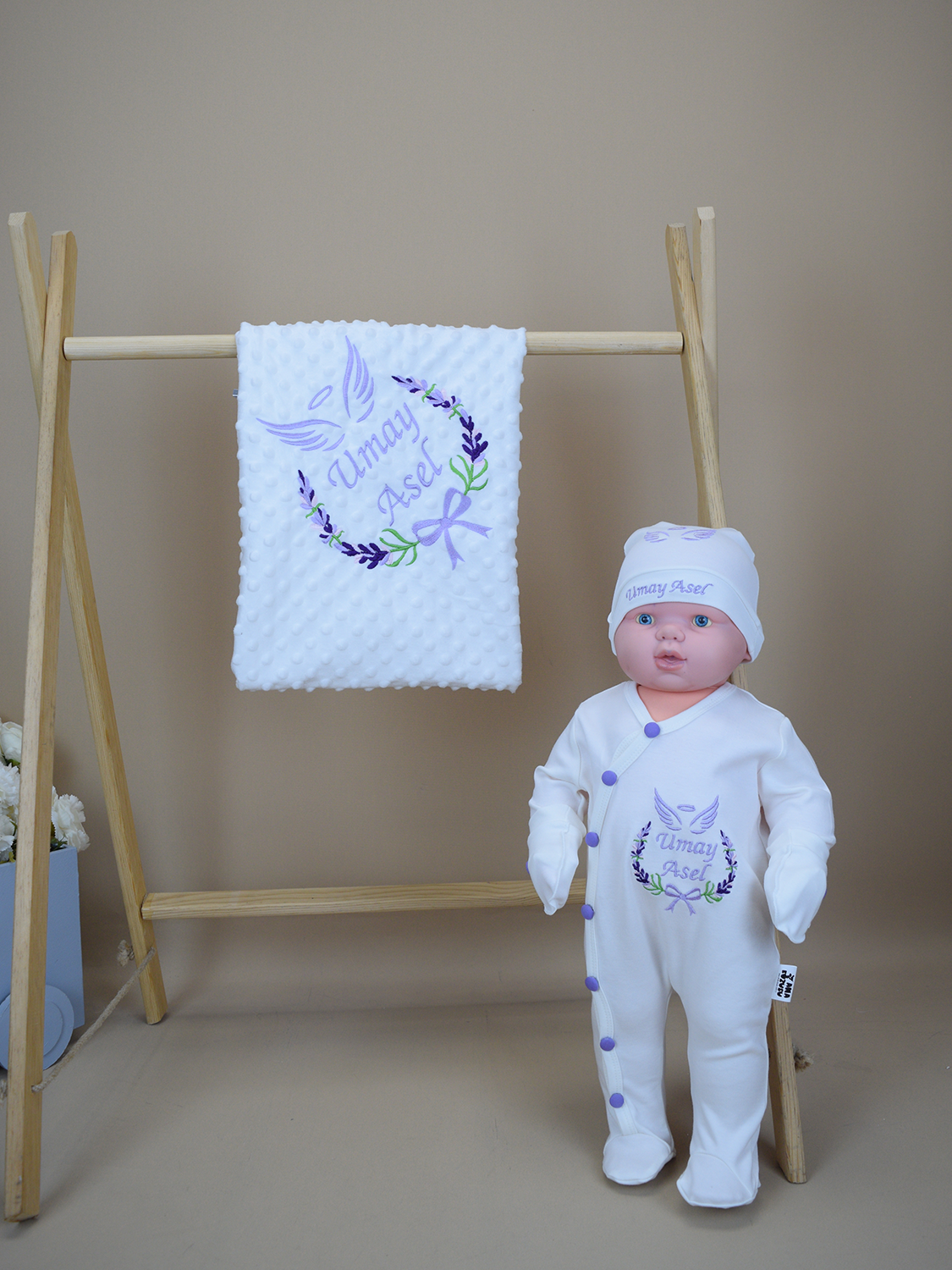 Ana Kuzusu İsme Özel Nakış Mini Set Melek Kanat Desen Tulum Nohut  Battaniye  Set 4SMÇD055