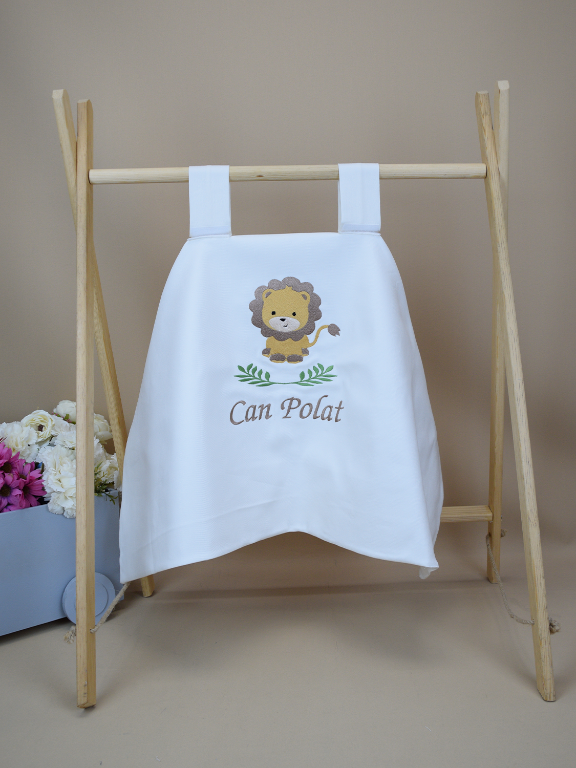 Ana Kuzusu İsme Özel Puset Örtüsü Nakışlı Aslan Nakış Desen   3ASL125