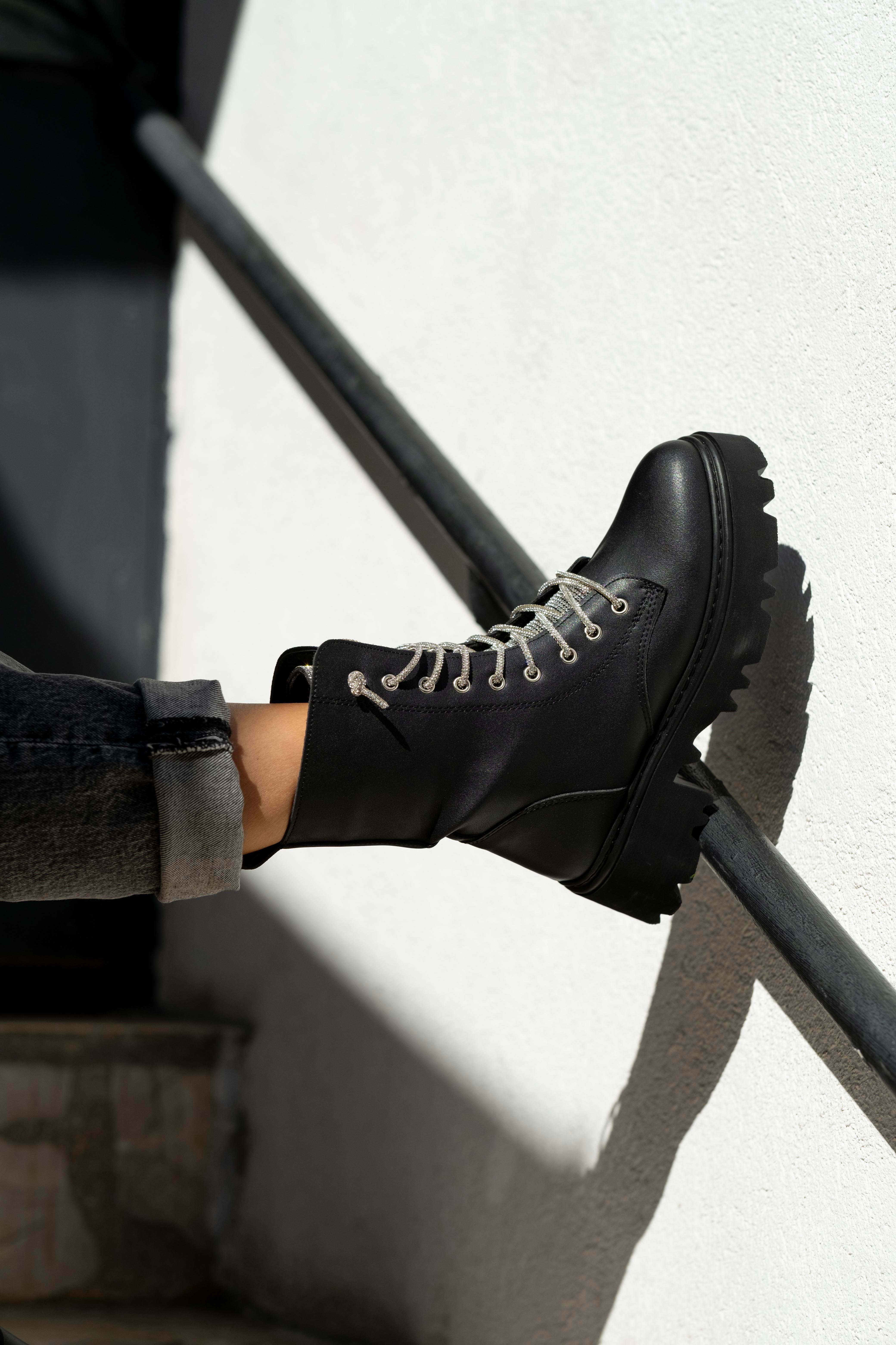 Melidy Model Bağcık Taş Detaylı Bot Siyah