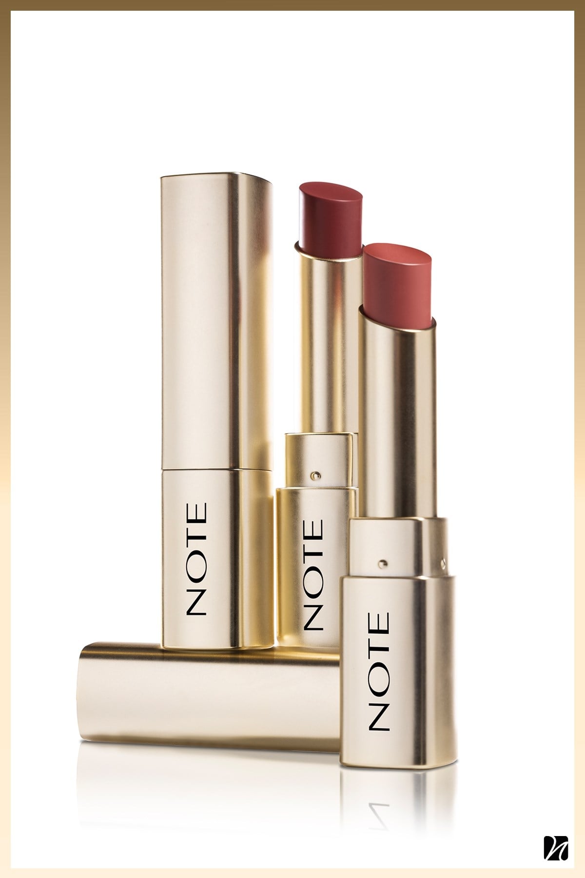 Iconic Sheer Lipstick 212 Powerful Nemlendirici Parlak Ruj Nemlendirici Parlak Ruj - Kırmızı-30111471