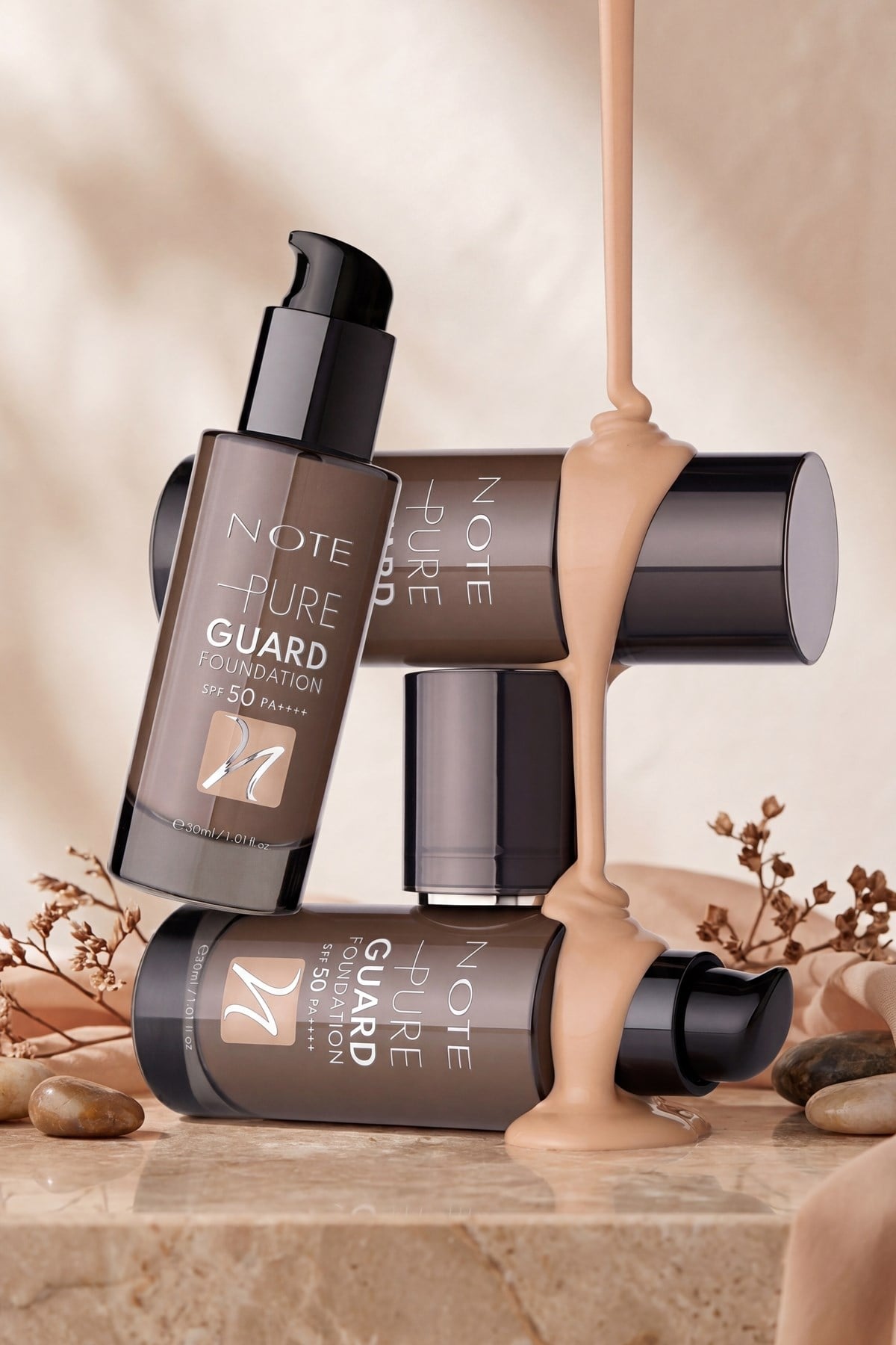 Note Pure Guard Foundation 100 Glowing Beige SPF 50 Yoğun Kapatıcı Saten Bitişli Fondöten-30111622