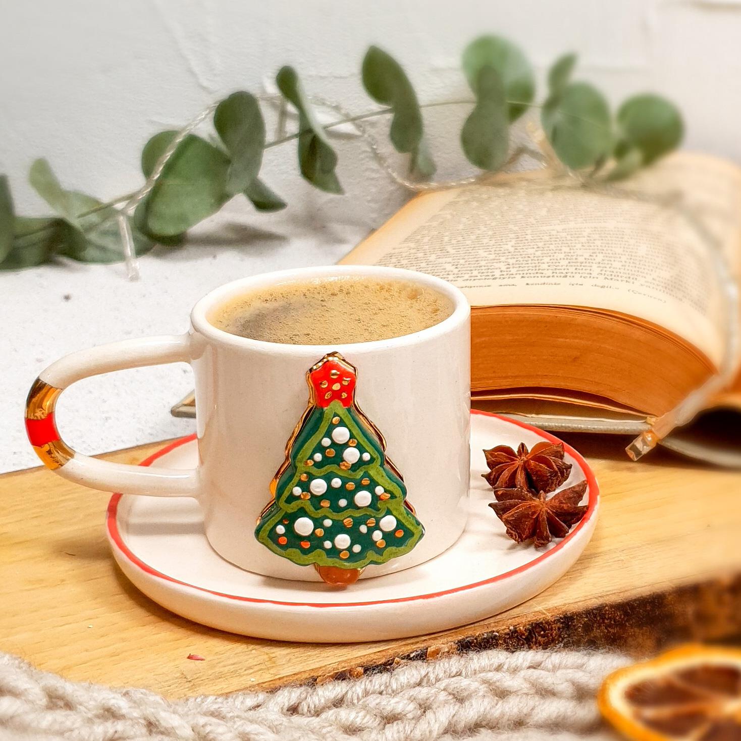 24K Altın Detaylı Yılbaşı Türk Kahvesi Fincanı - Seramik El Yapımı - Çam Ağacı