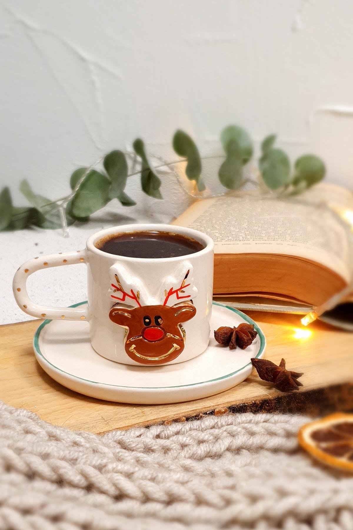 24K Altın Detaylı Yılbaşı Türk Kahvesi Fincanı - Seramik El Yapımı - Geyikli