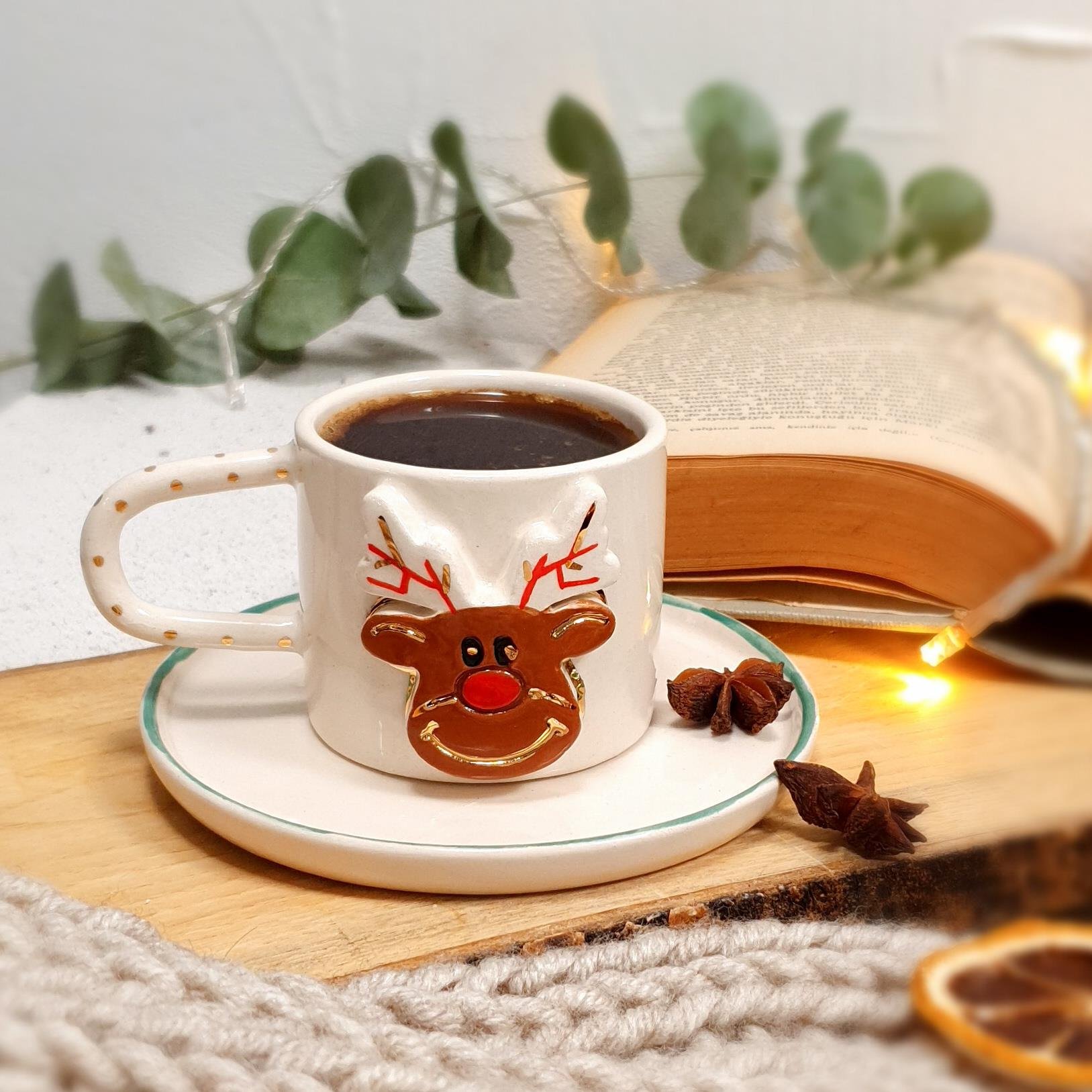 24K Altın Detaylı Yılbaşı Türk Kahvesi Fincanı - Seramik El Yapımı - Geyikli