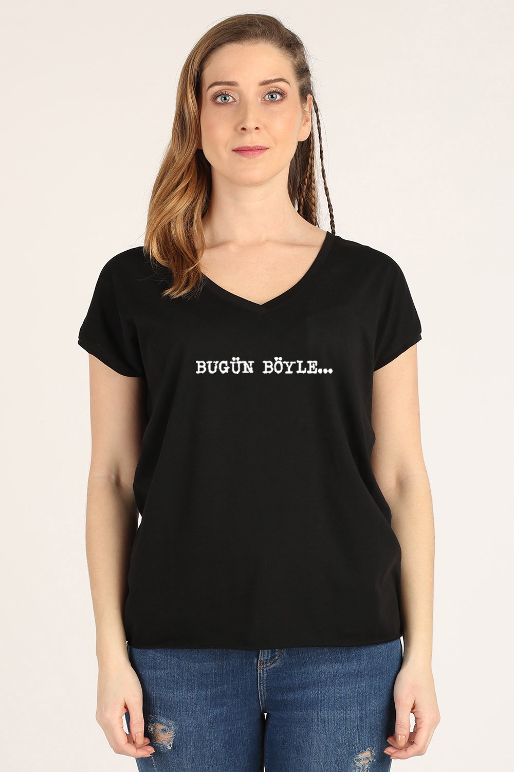 BUGÜN BÖYLE V YAKA T-SHIRT