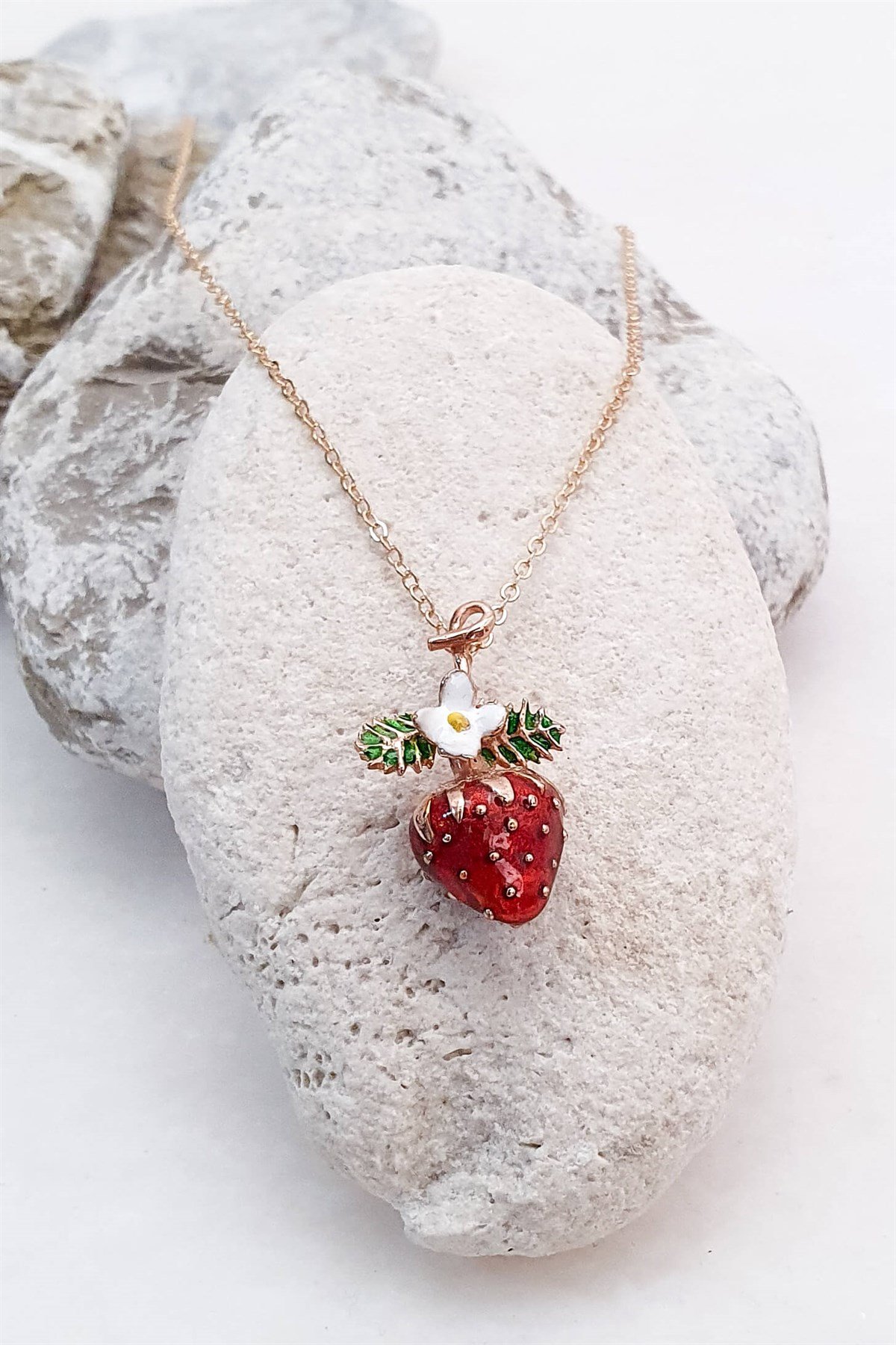Çilek Figürlü Minimal Kolye - El Yapımı - Bronz Üzeri 22K Altın Kaplama