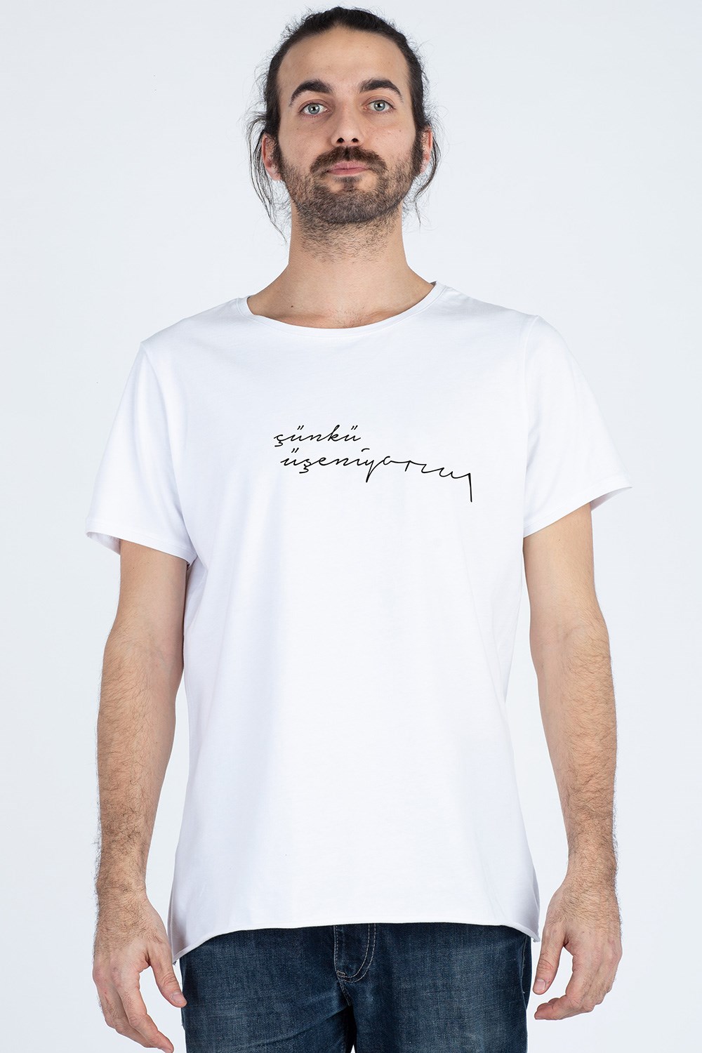 ÇÜNKÜ ÜŞENİYORUM YUVARLAK YAKA TSHIRT