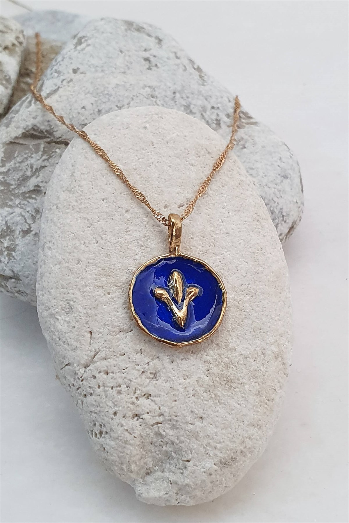 Fleur de Lis Kolye - El Yapımı - Bronz Üzeri 22K Altın Kaplama