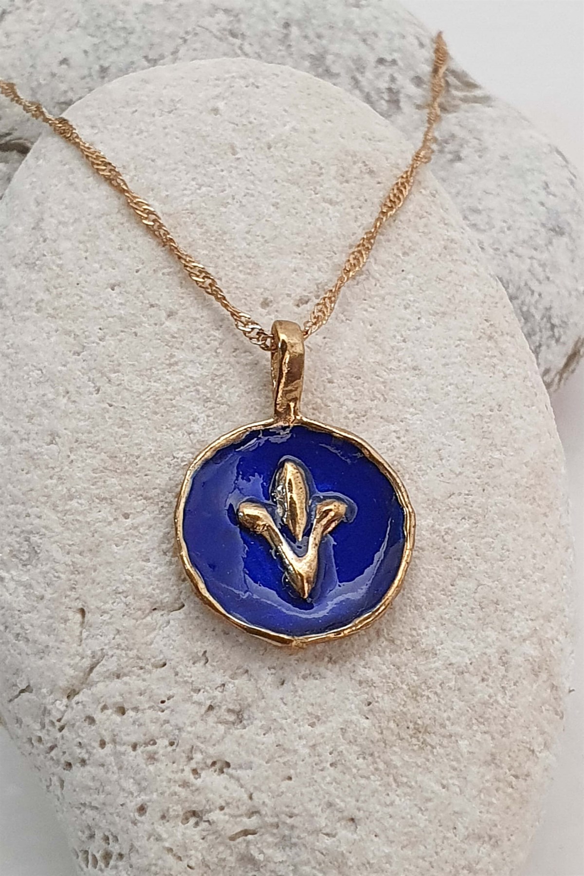 Fleur de Lis Kolye - El Yapımı - Bronz Üzeri 22K Altın Kaplama