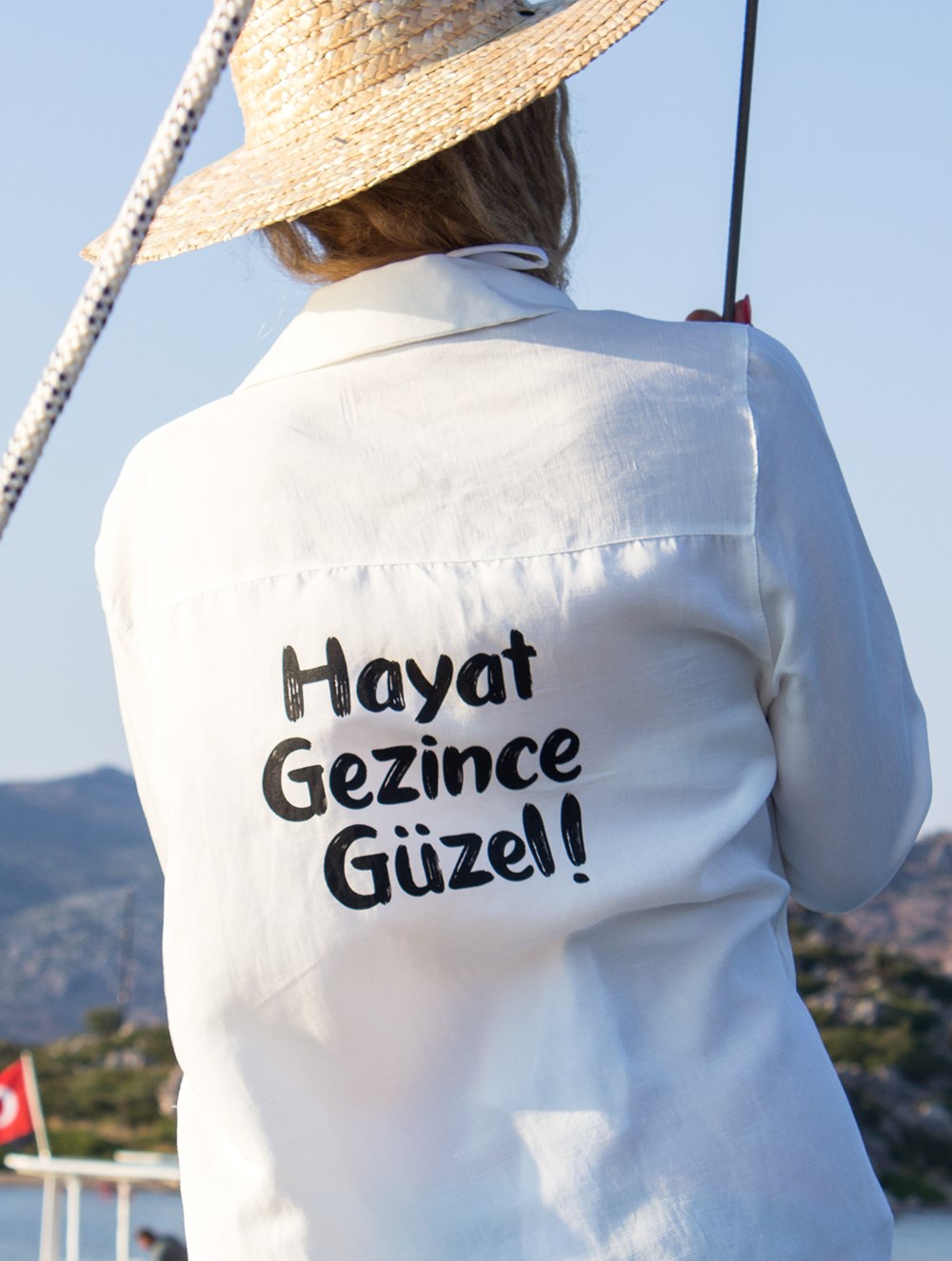 HAYAT GEZİNCE GÜZEL GÖMLEK