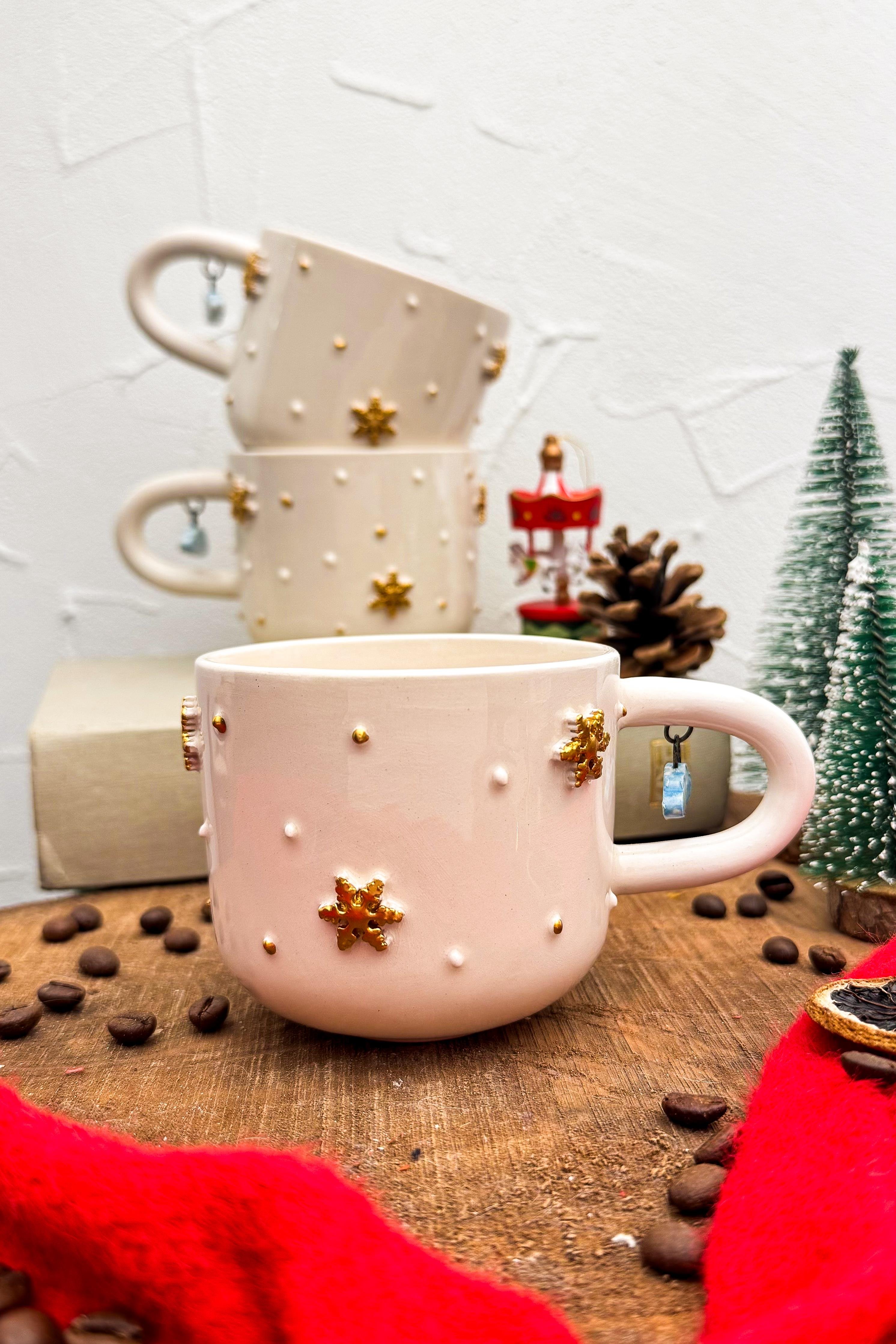 Kar Tanesi Küpeli Fincan - Yılbaşı Temalı - El Yapımı Seramik - Duble Boy