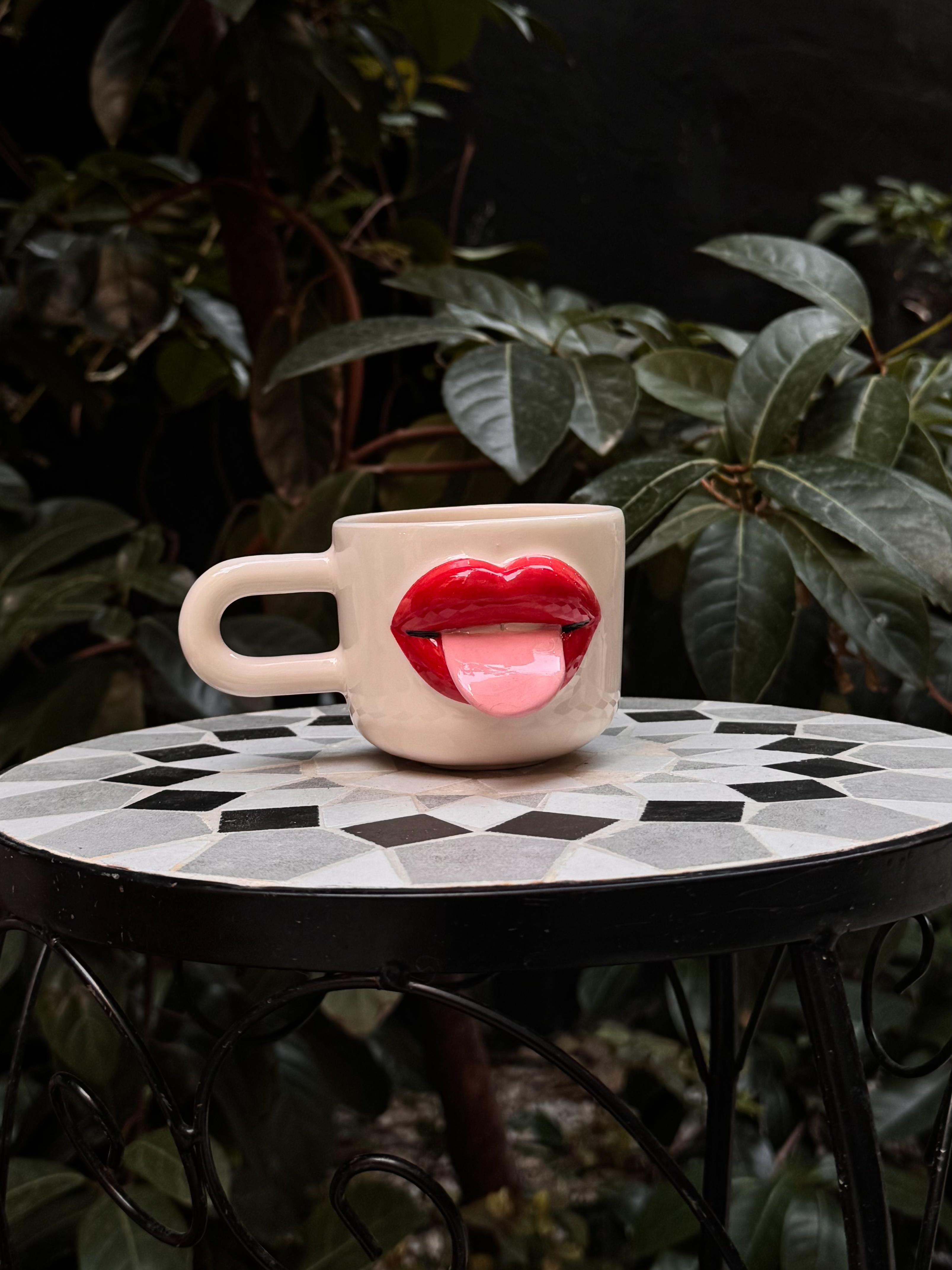 Kırmızı Dudaklı Kahve Fincanı - El Yapımı Seramik - Duble Boy