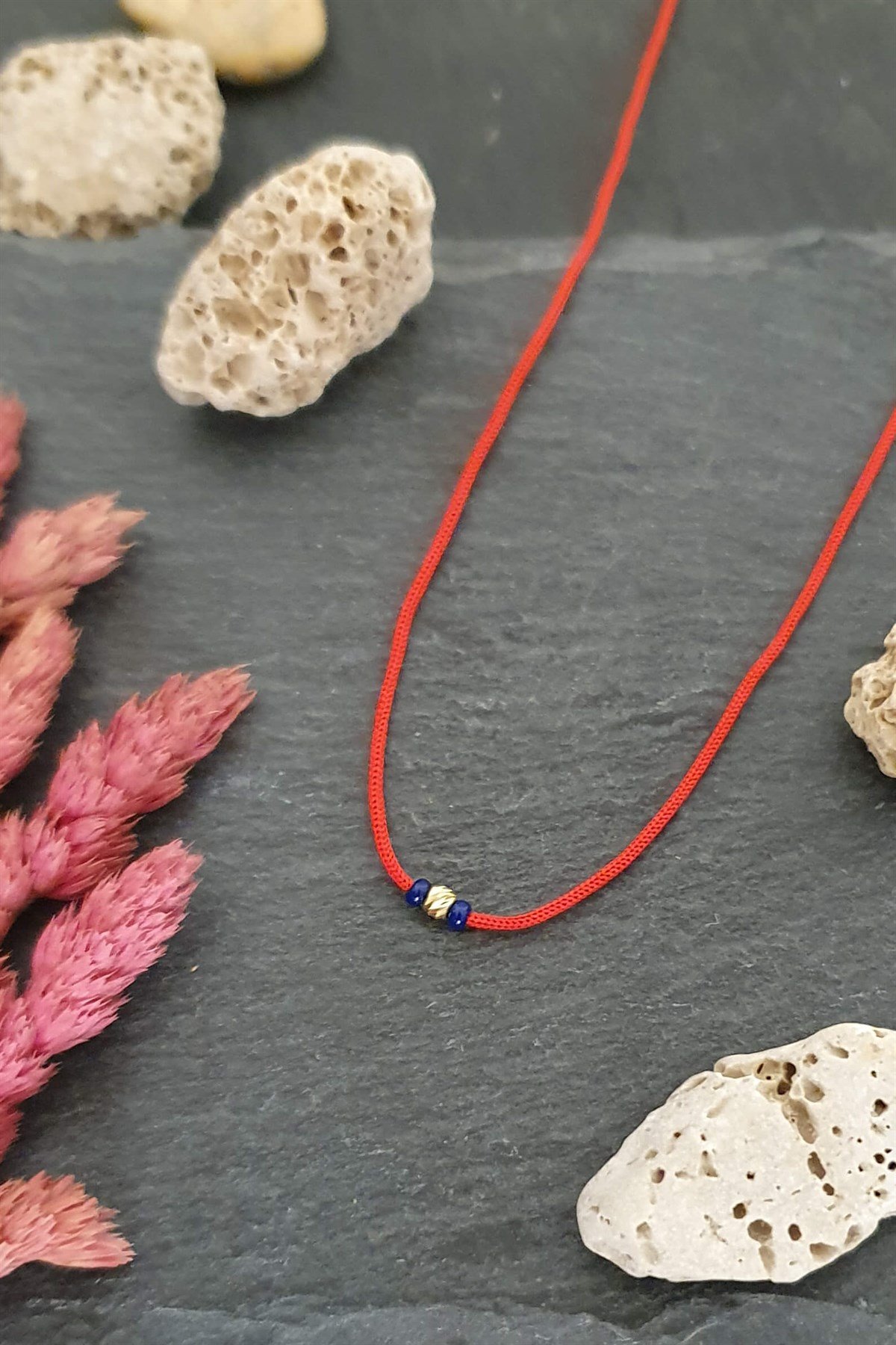 Kırmızı İp Kolye -  14K Altın - Lacivert Boncuklu