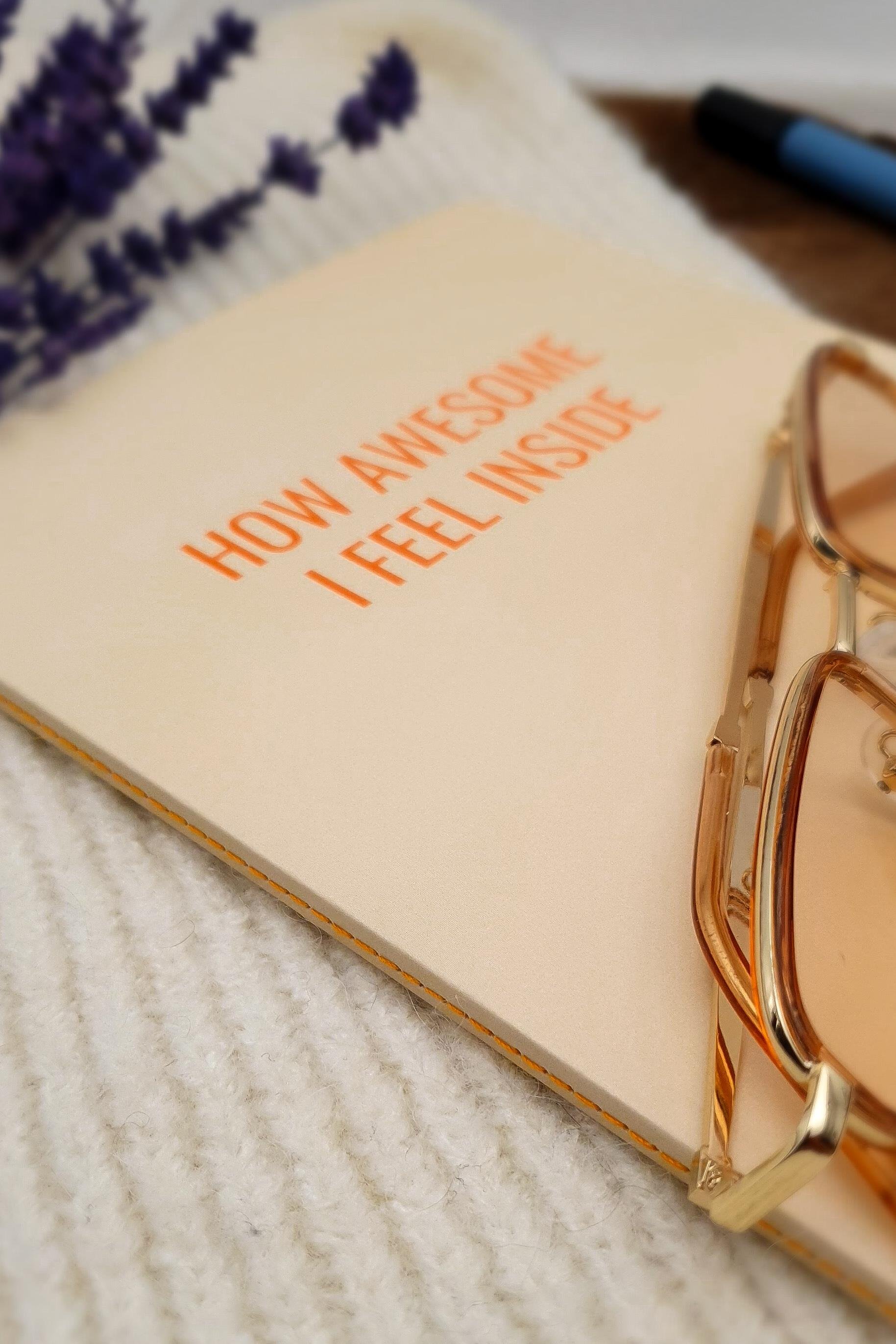 Sloganlı Defter - Tasarım Ajanda - How Awesome I Fell Inside