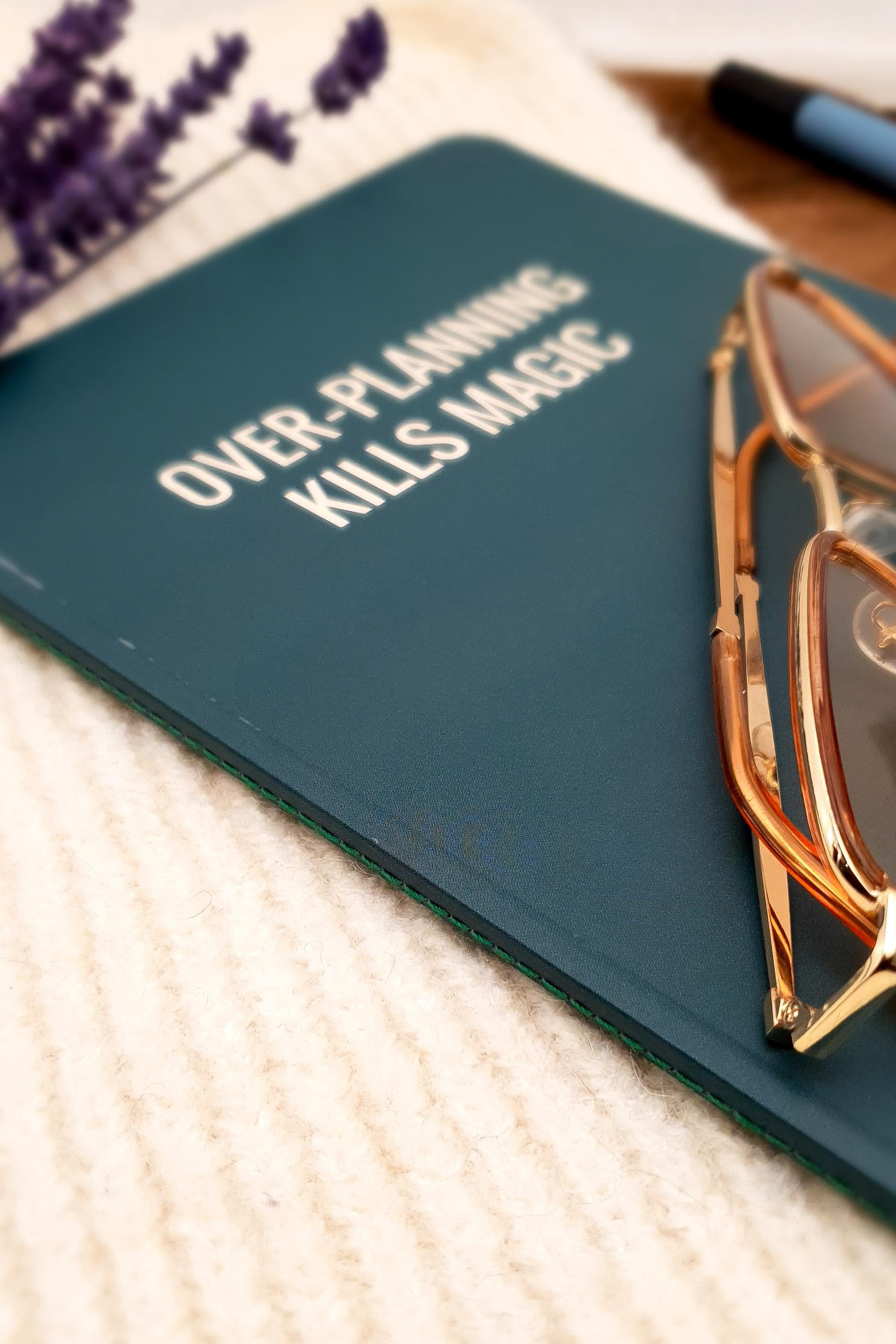 Sloganlı Defter - Tasarım Ajanda - Over Planning Kills Magic