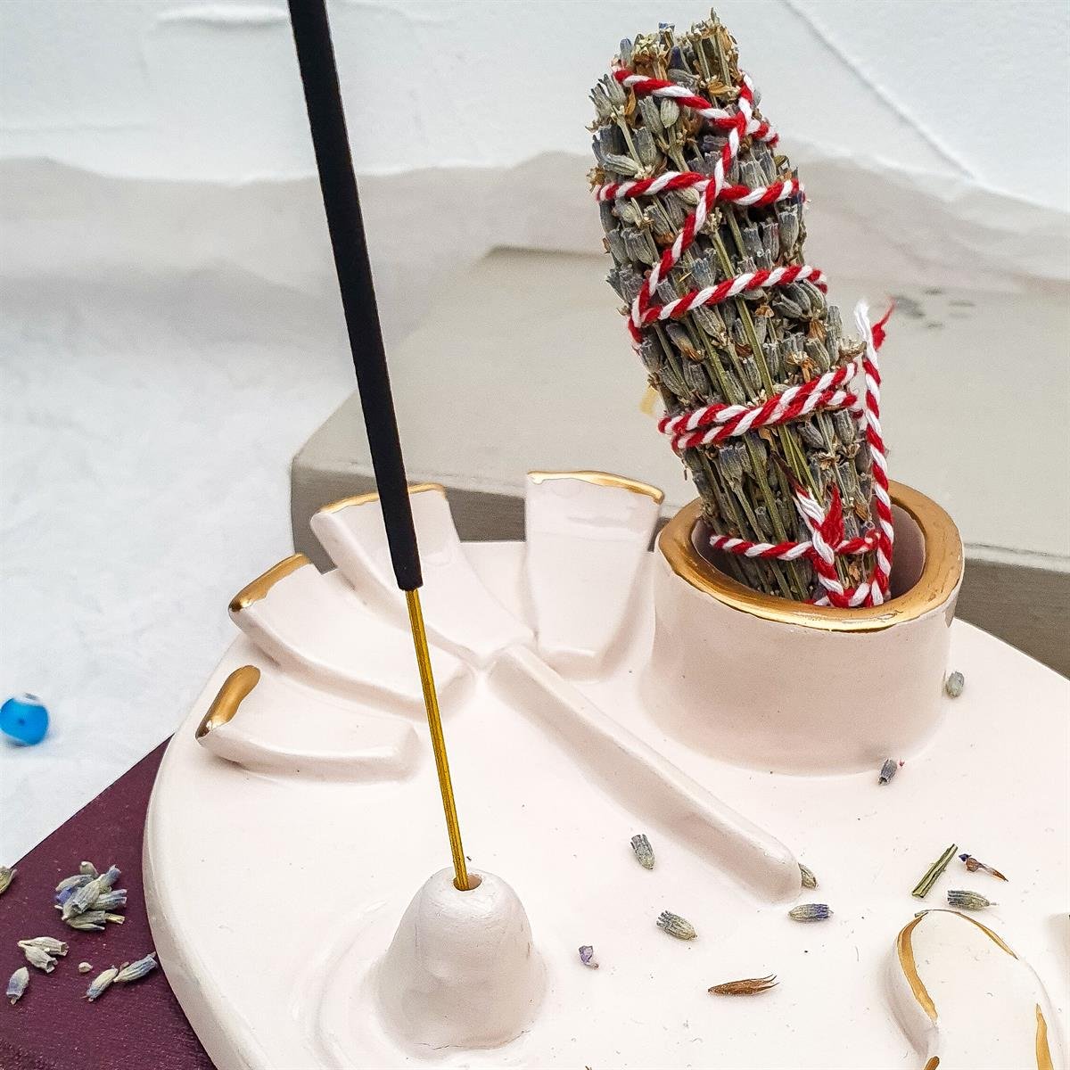 Soyut Suratlı Palo Santo ve Tütsü Tabağı - El Yapımı Seramik