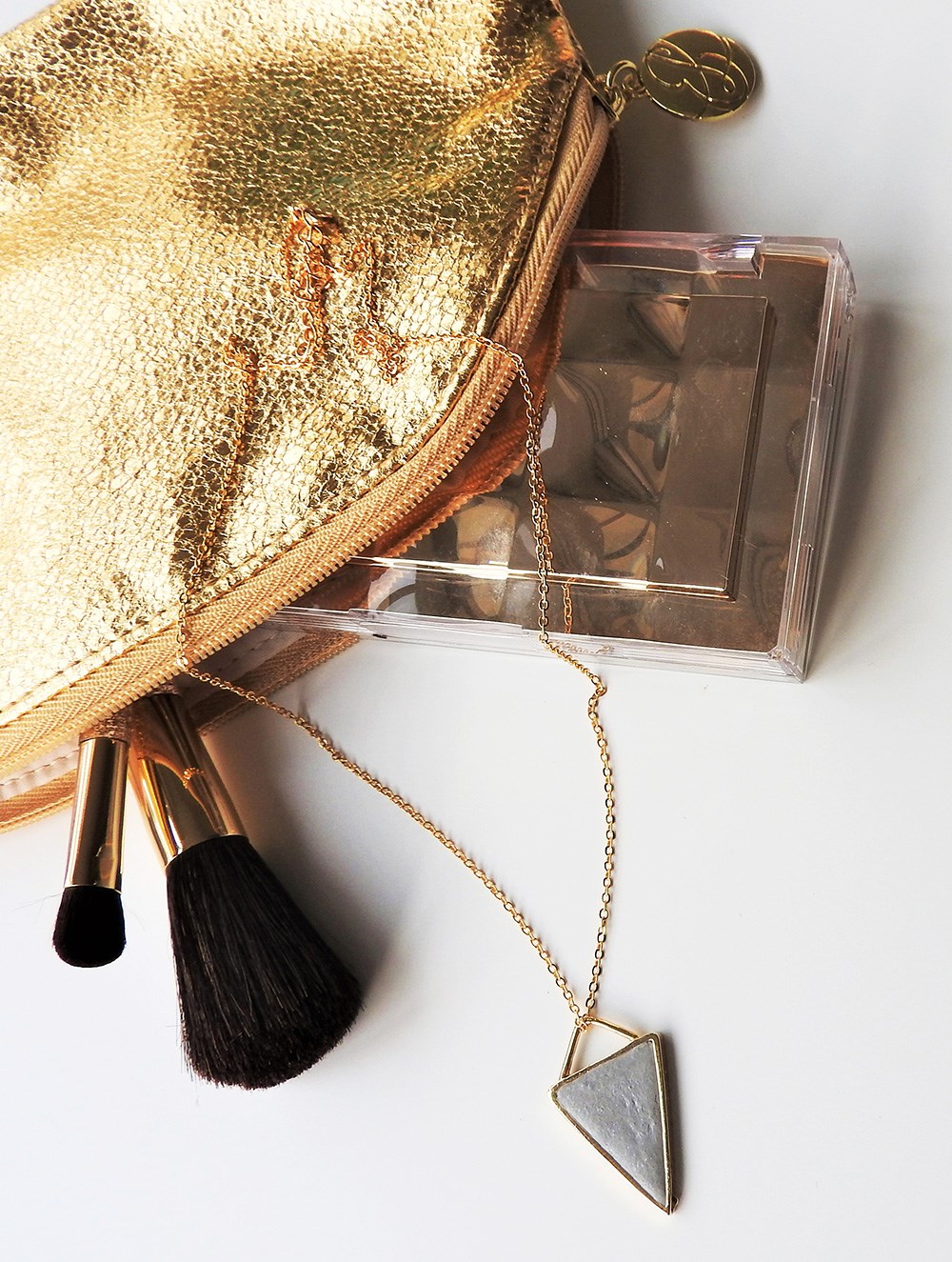TRIANGLE FRAME CONCRETE NECKLACE - ROOT DESIGN