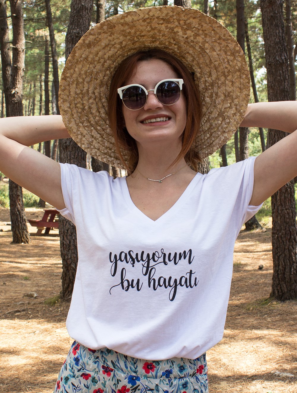 YAŞIYORUM BU HAYATI V YAKA T-SHIRT