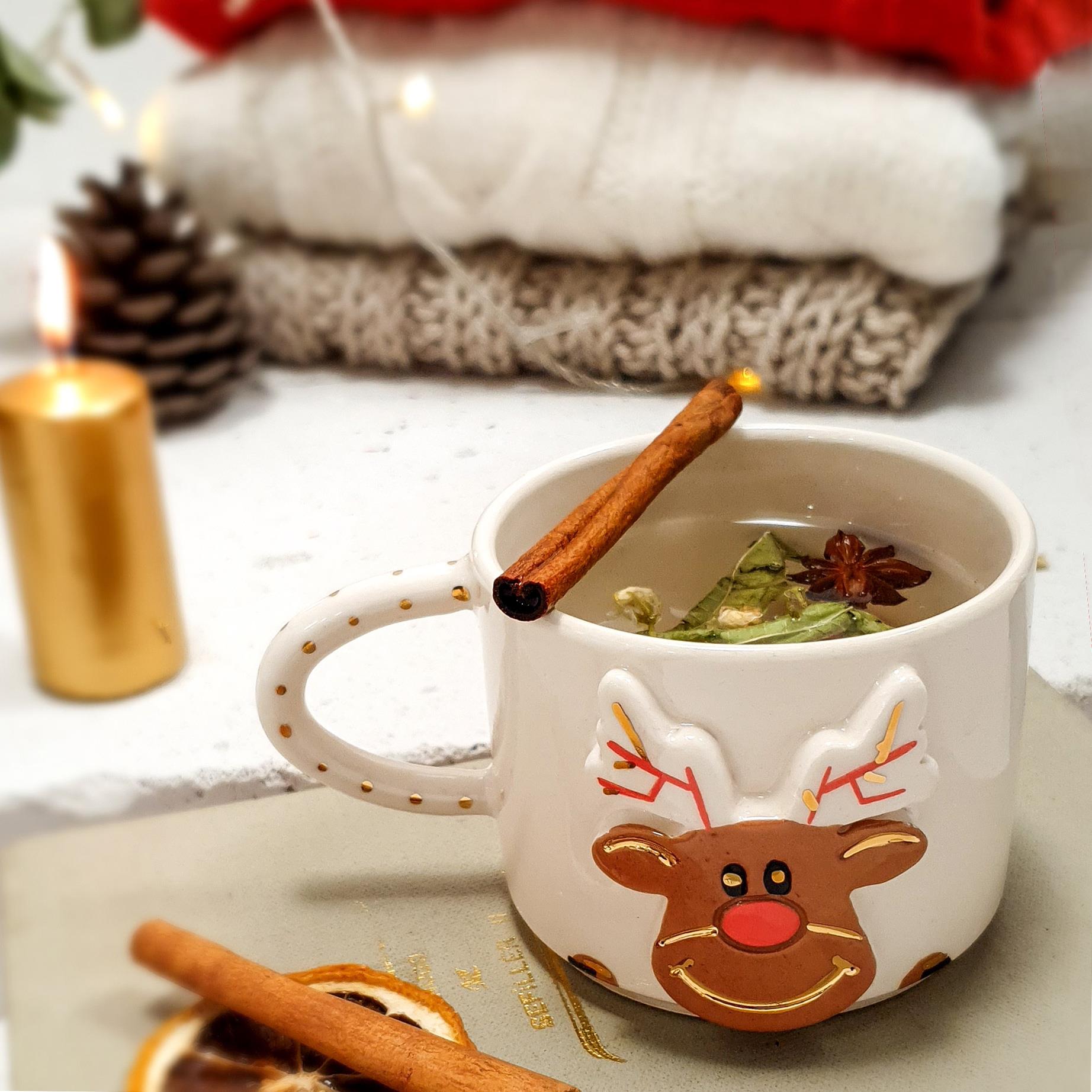 Yılbaşı Temalı Fincan - 24K Altın Detaylı - El Yapımı Seramik - Geyik Figürlü