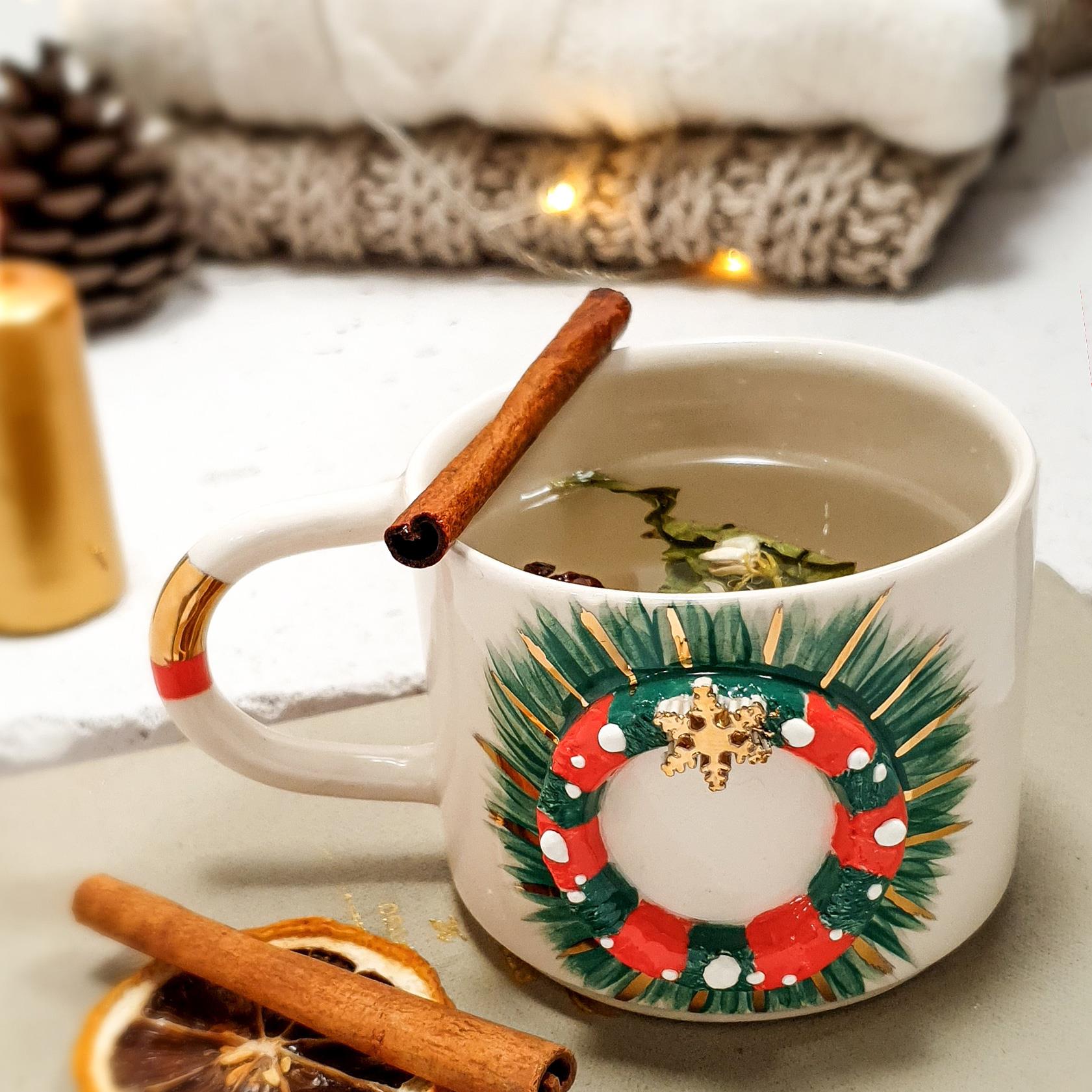 Yılbaşı Temalı Fincan - 24K Altın Detaylı - El Yapımı Seramik - Yeniyıl Süsü Figürlü