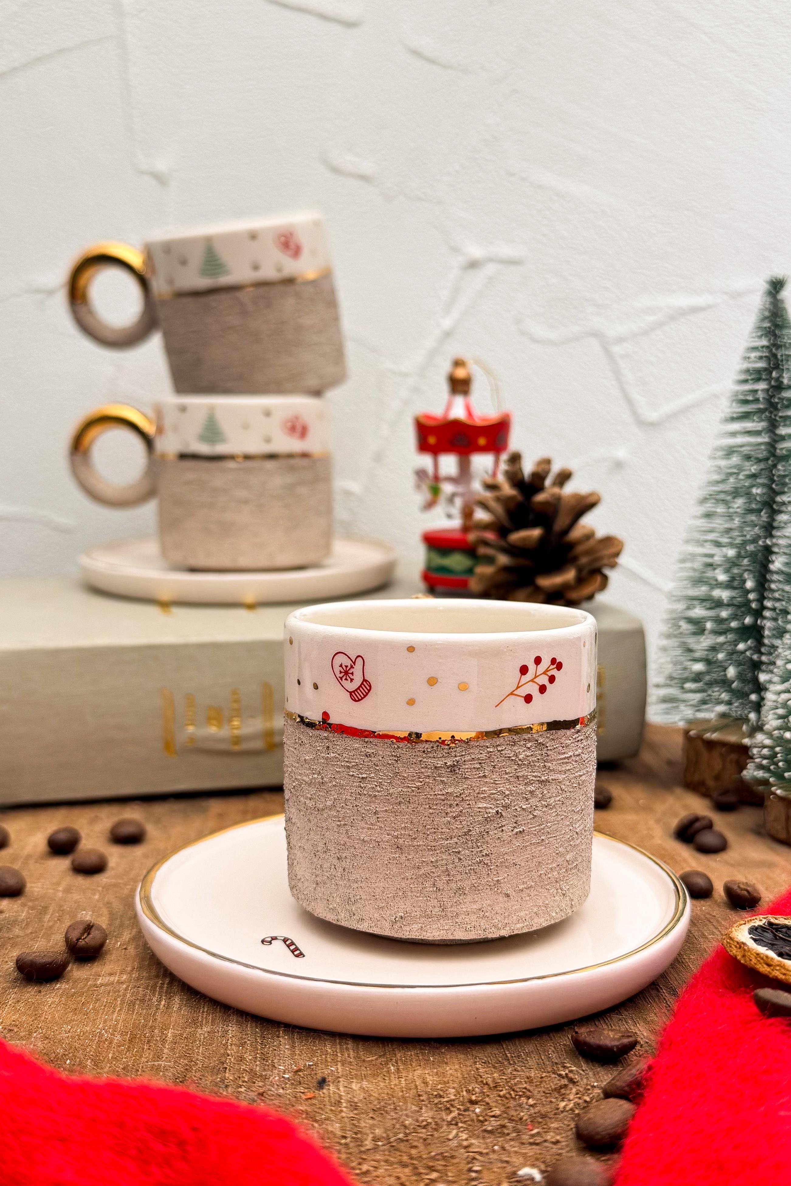Yılbaşı Temalı Stoneware Türk Kahvesi Fincanı - 24K Altın Detaylı - Seramik El Yapımı