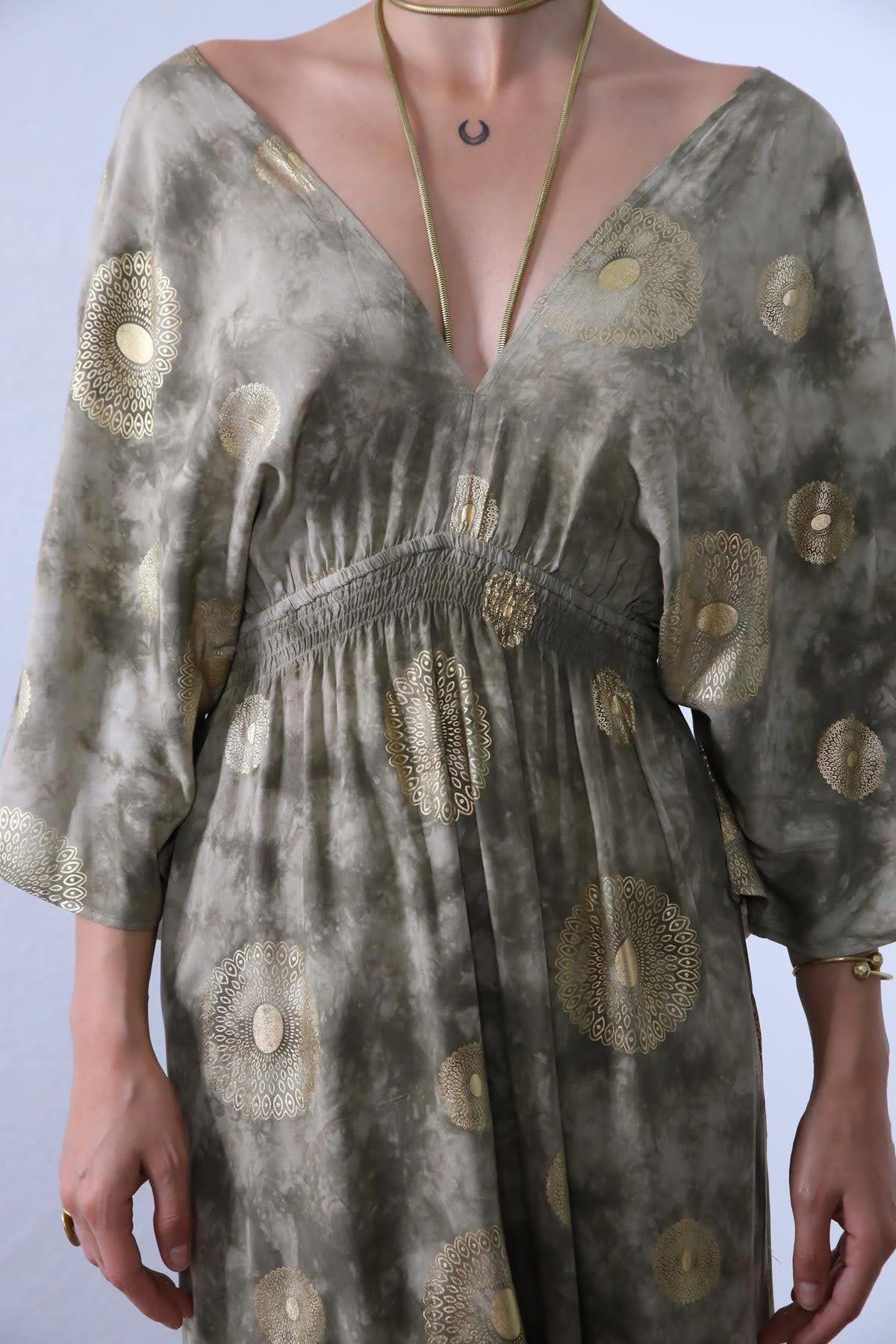 Haki Altın Varaklı Beli Gipeli Yağ Yıkama Elbise - Şaman Butik Haki Altın Varaklı Beli Gipeli Yağ Yıkama Elbise