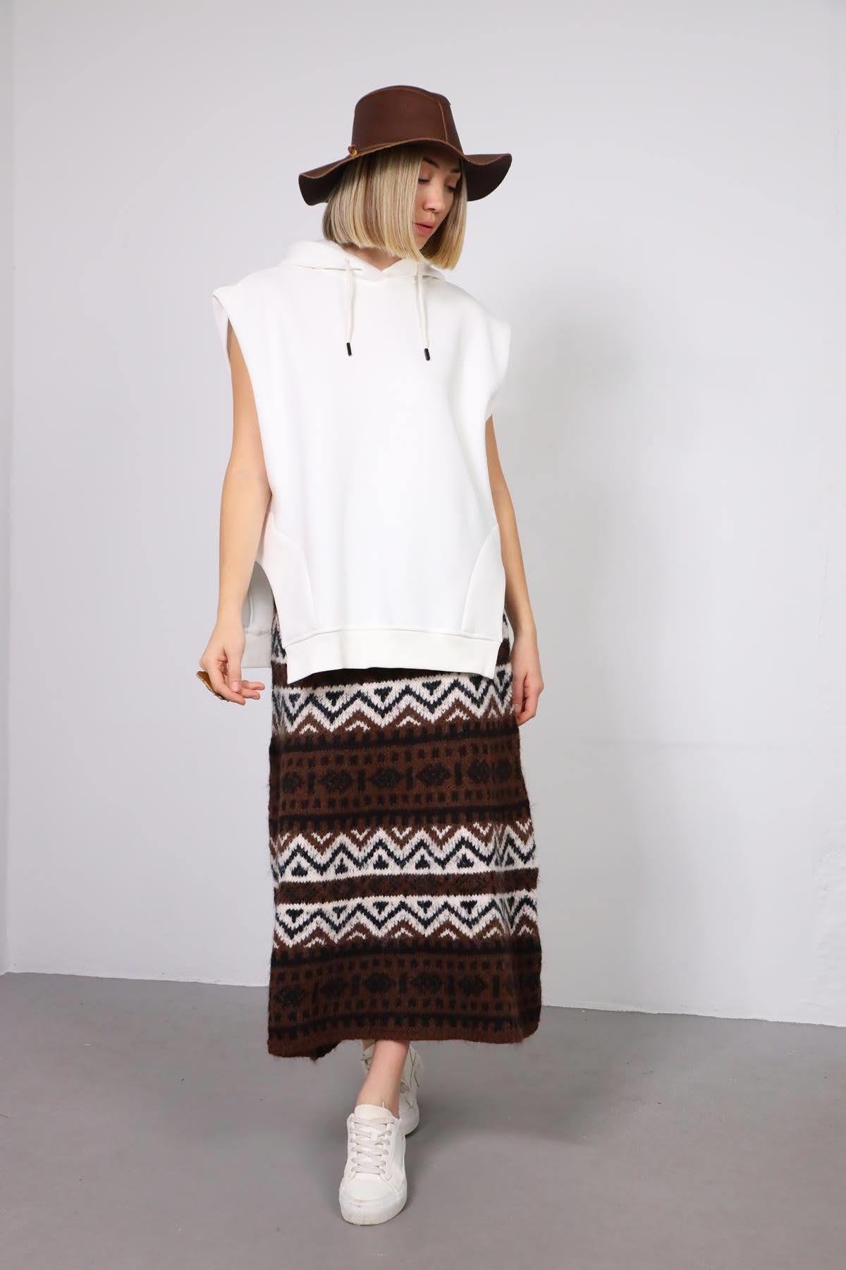  Ekru Kapüşonlu Asimetrik Yırtmaçlı Kolsuz Sweat