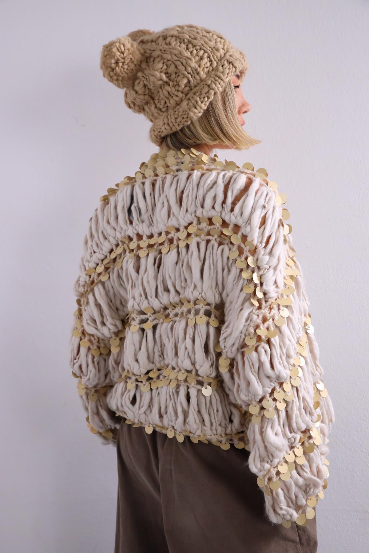  Krem Rengi Örme Pul Detaylı Hırka