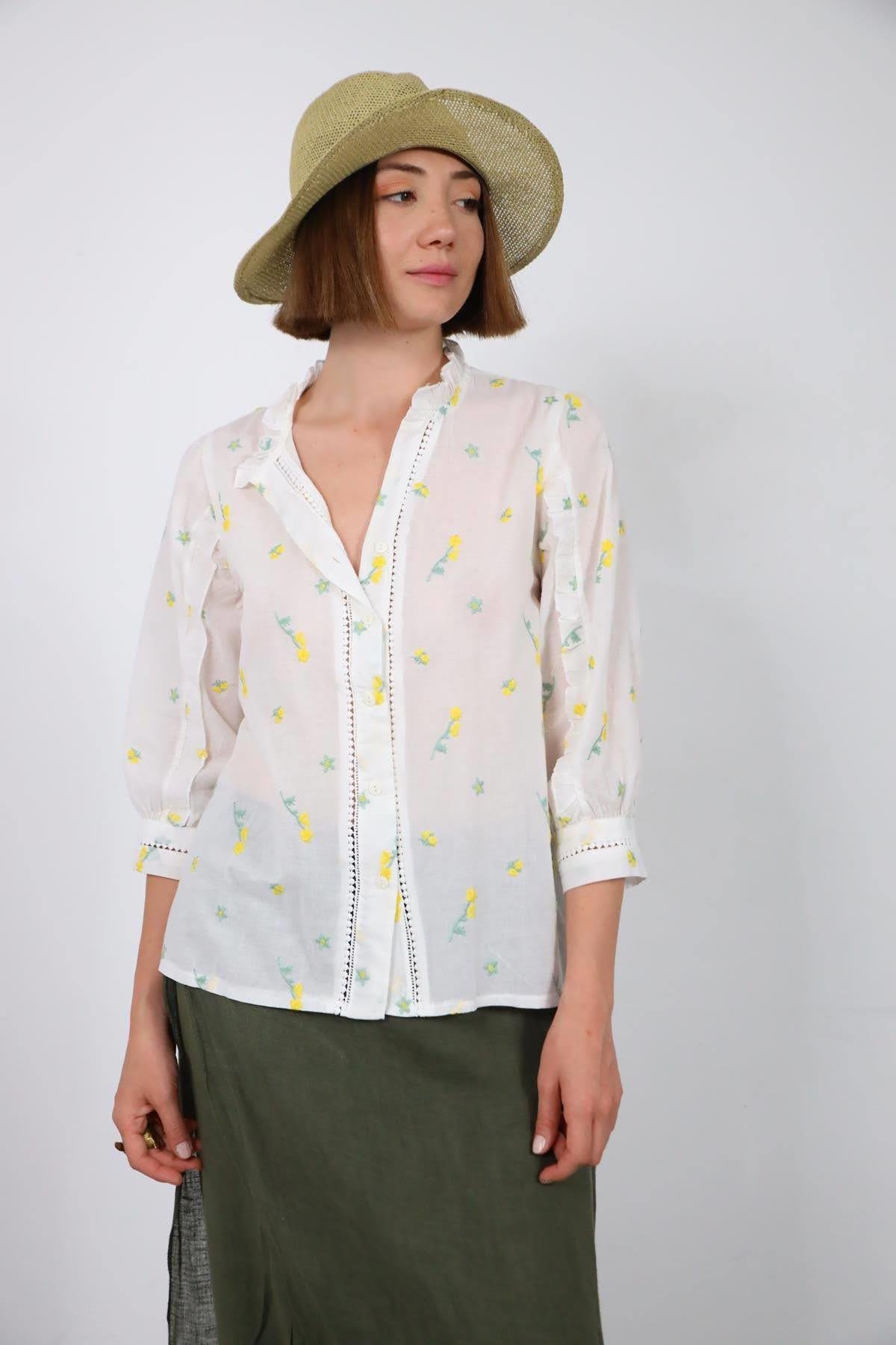 White Flower Embroidered Skirt White Flower Embroidered Skirt