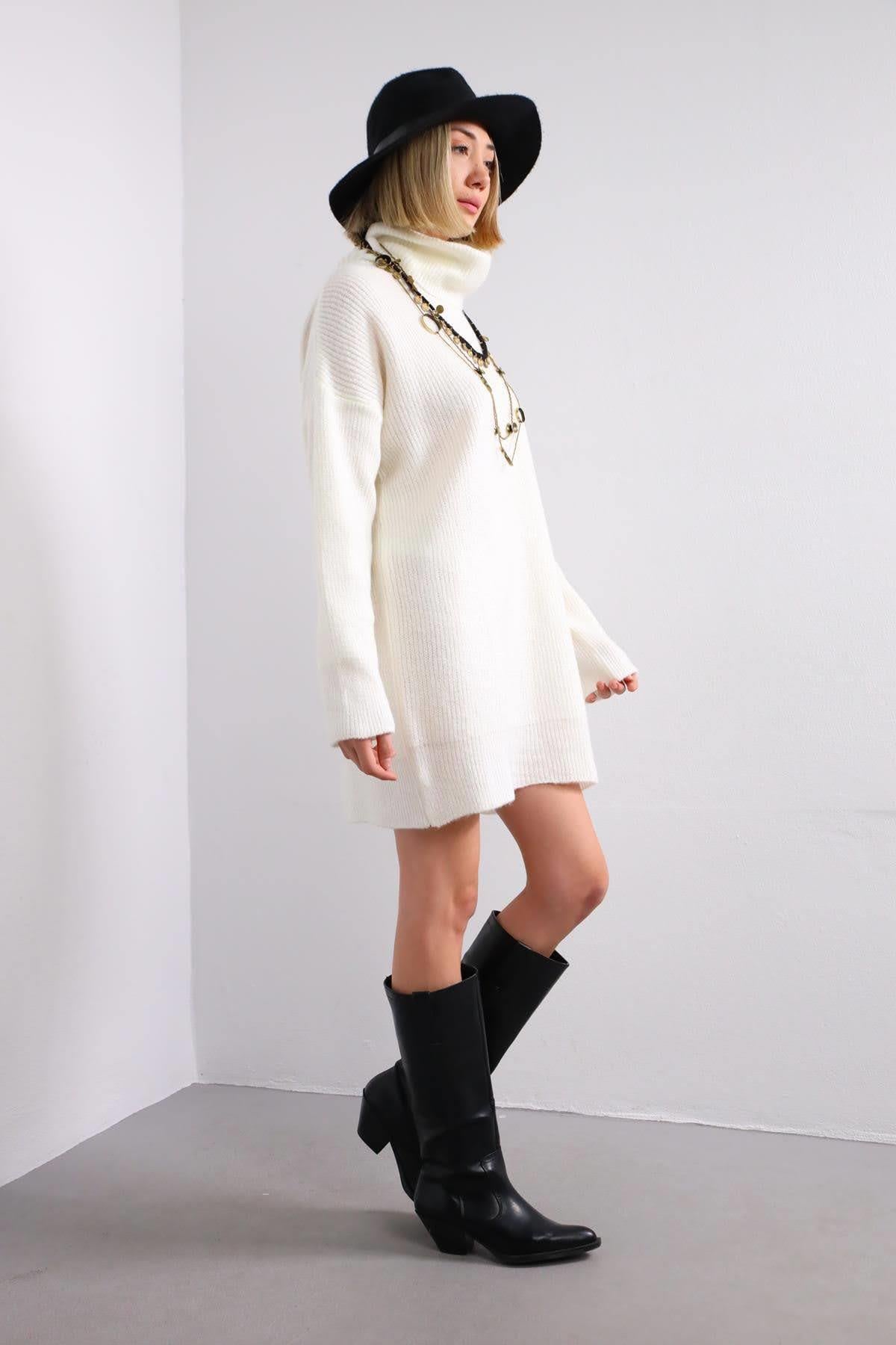 Ecru Turtleneck Long Knitted Pullover Ecru Turtleneck Long Knitted Pullover