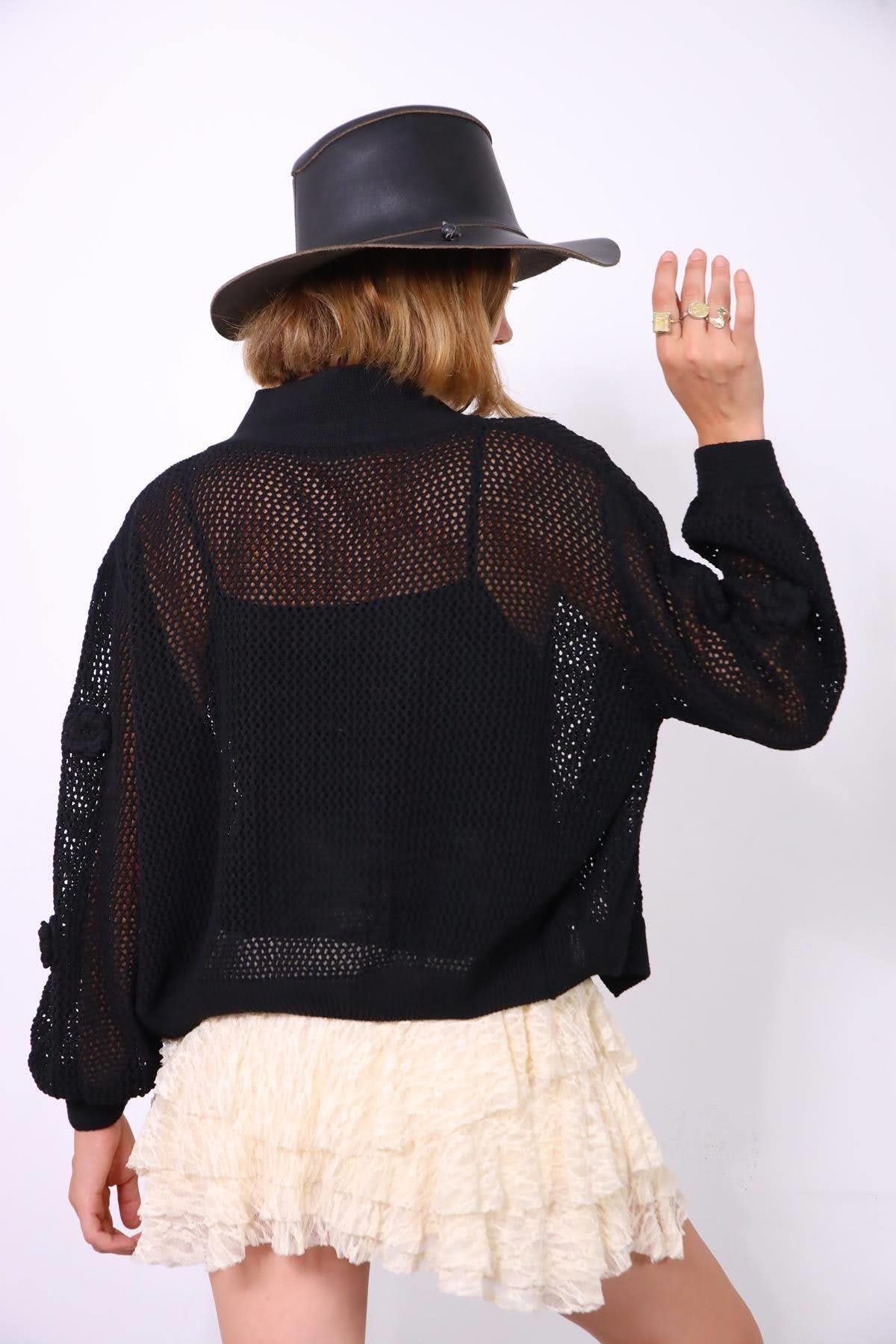  Siyah Kolları Gül Detaylı File Hırka