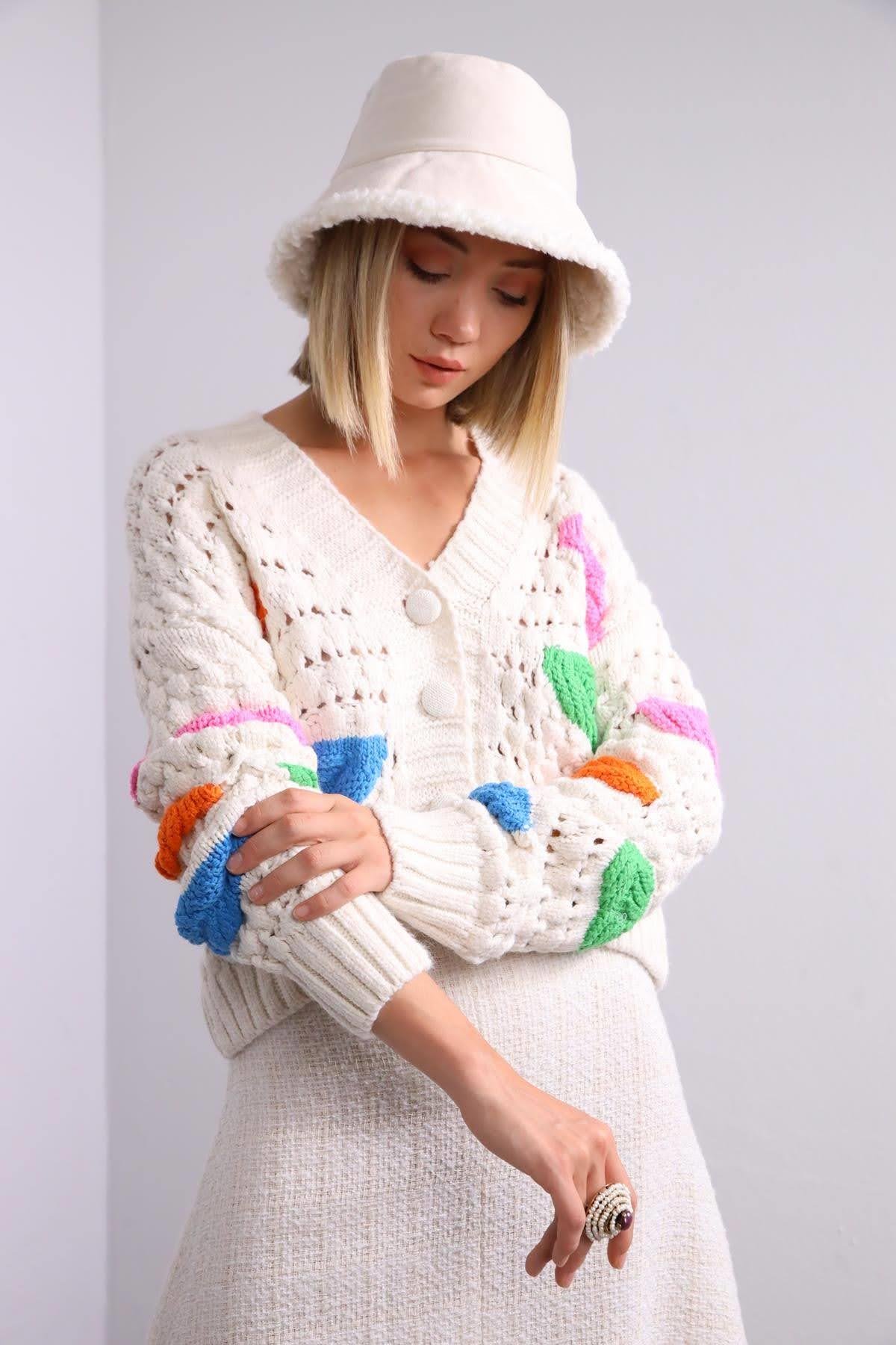  Bej Tüy Desenli Mini Hırka