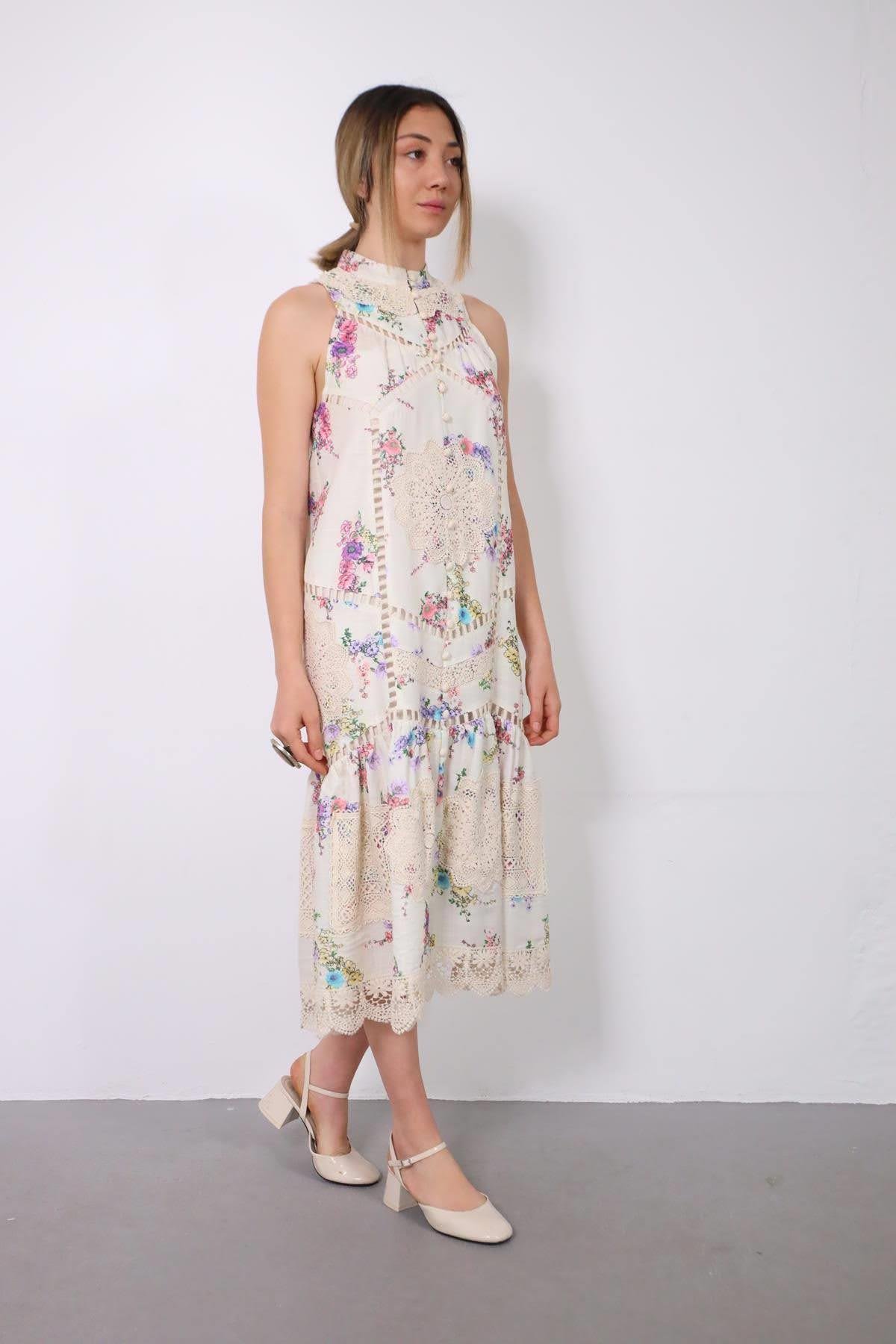 Ekru Yakası Düğmeli Dantelli Çiçek Desenli Elbise - Şaman Butik Ekru Yakası Düğmeli Dantelli Çiçek Desenli Elbise